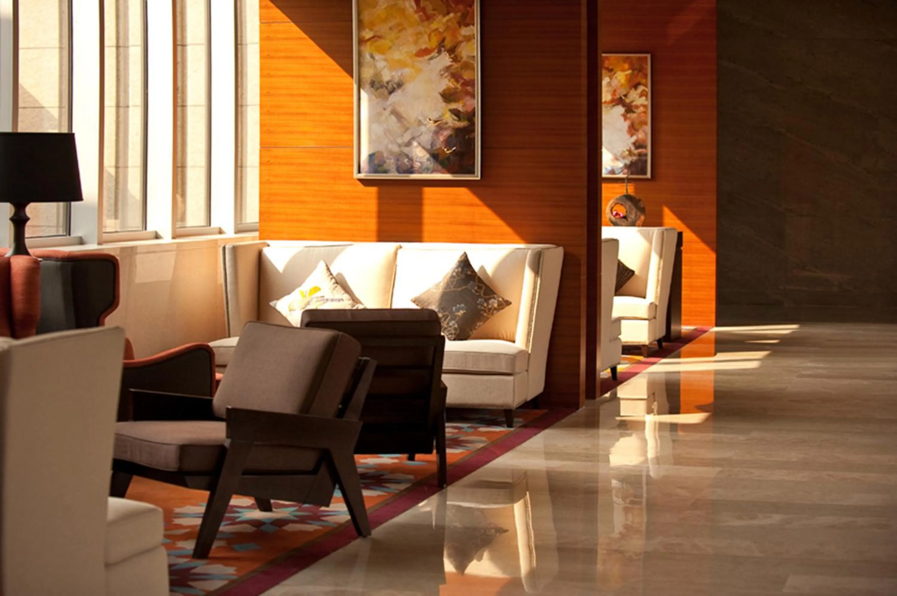 Lounge or bar, Seating Area in Crowne Plaza Shanghai Anting, an IHG Hotel