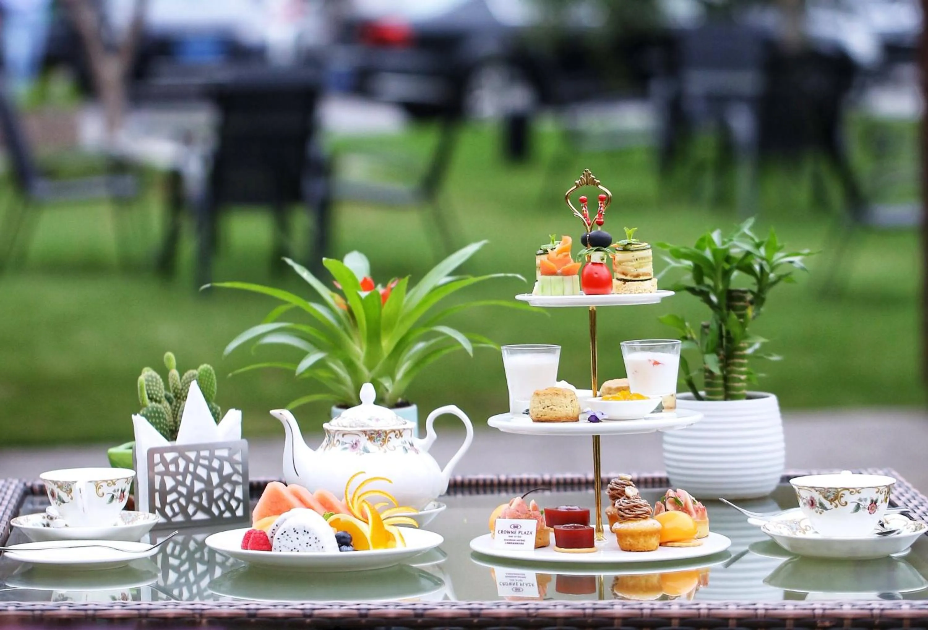 Lounge or bar in Crowne Plaza Shanghai Anting, an IHG Hotel