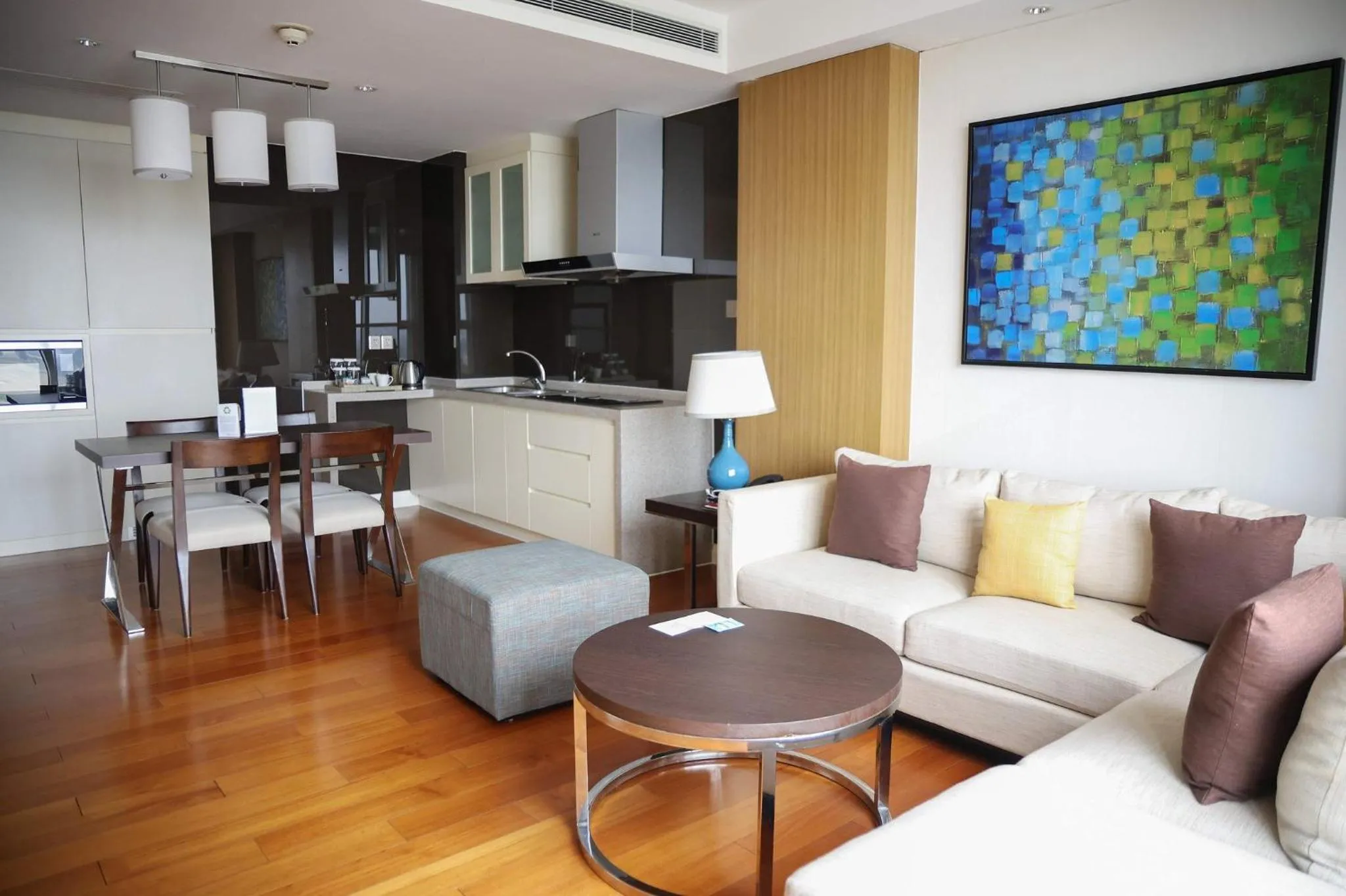 Photo of the whole room, Kitchen/Kitchenette in Crowne Plaza Shanghai Anting, an IHG Hotel