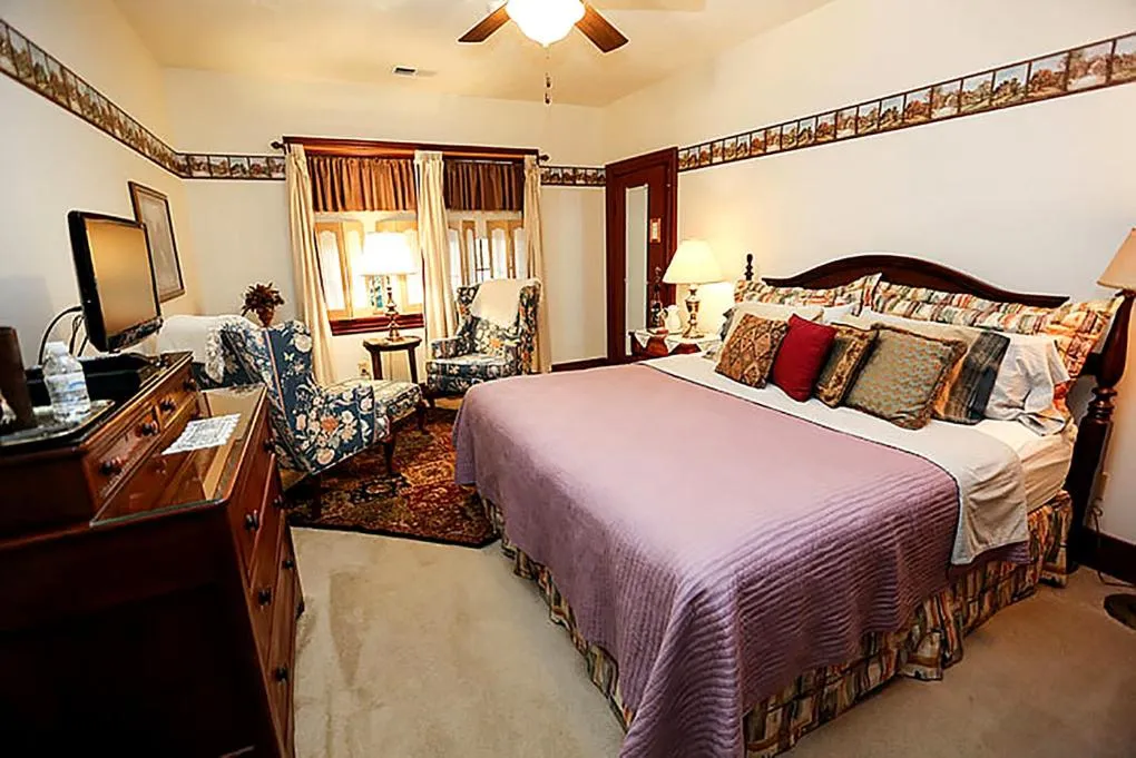 Deluxe Double Room in Deer Creek Winery at Watson Estate