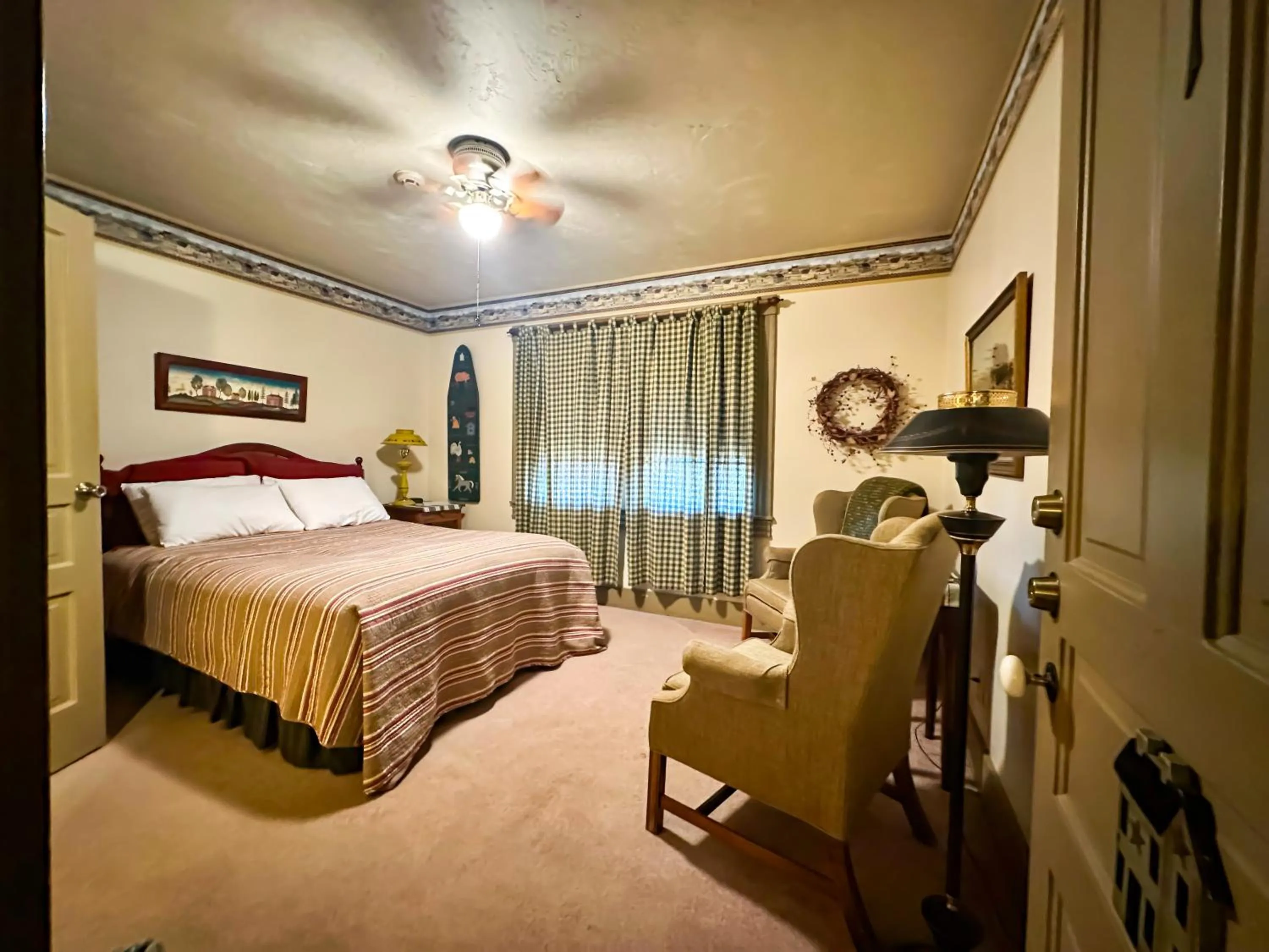 Queen Room - Disability Access in Deer Creek Winery at Watson Estate