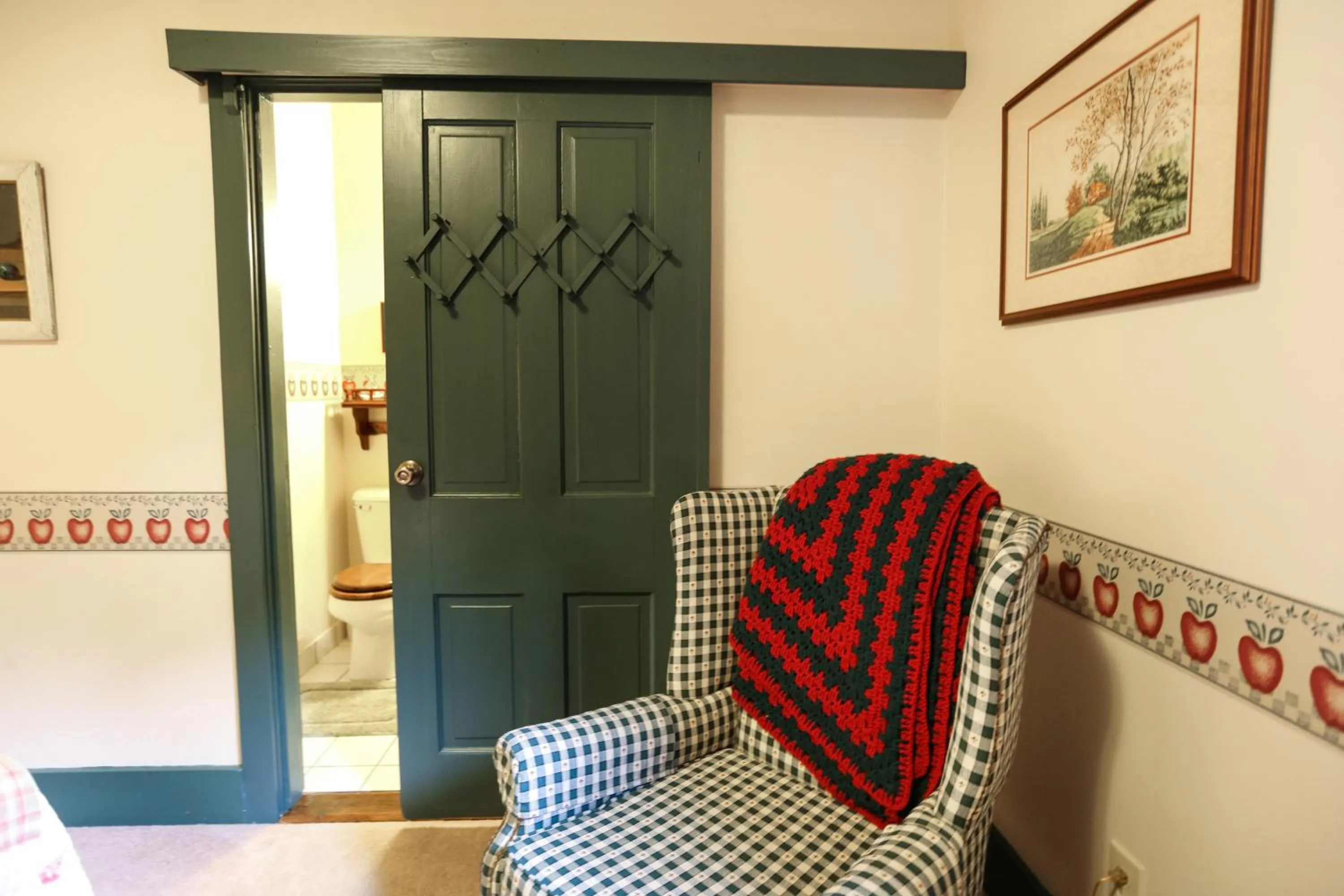 Deluxe Queen Room in Deer Creek Winery at Watson Estate