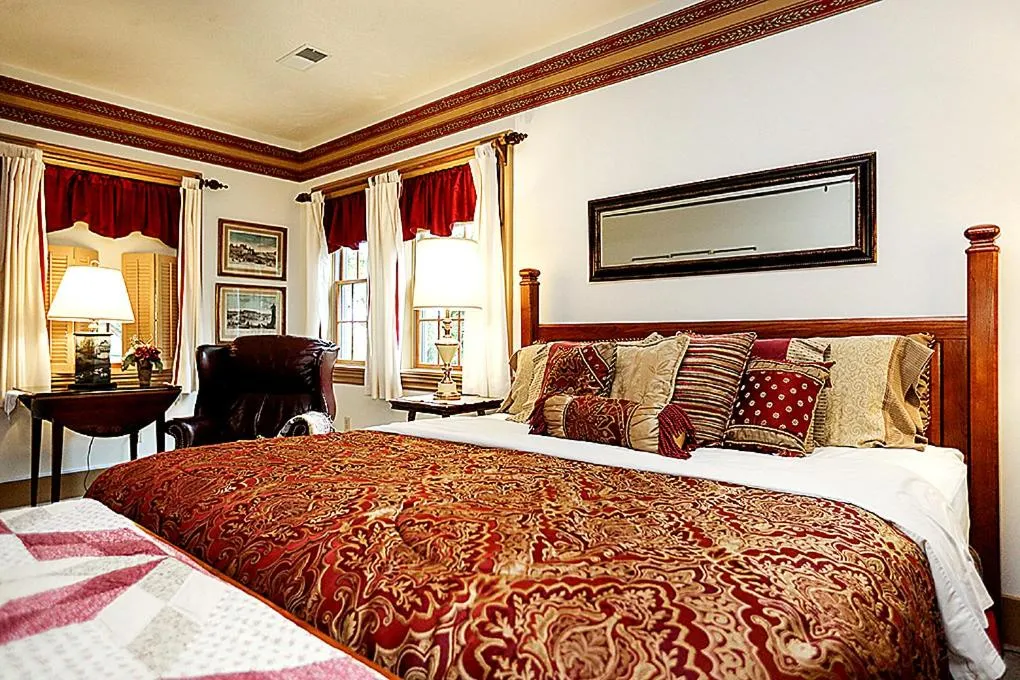 Bedroom, Bed in Deer Creek Winery at Watson Estate