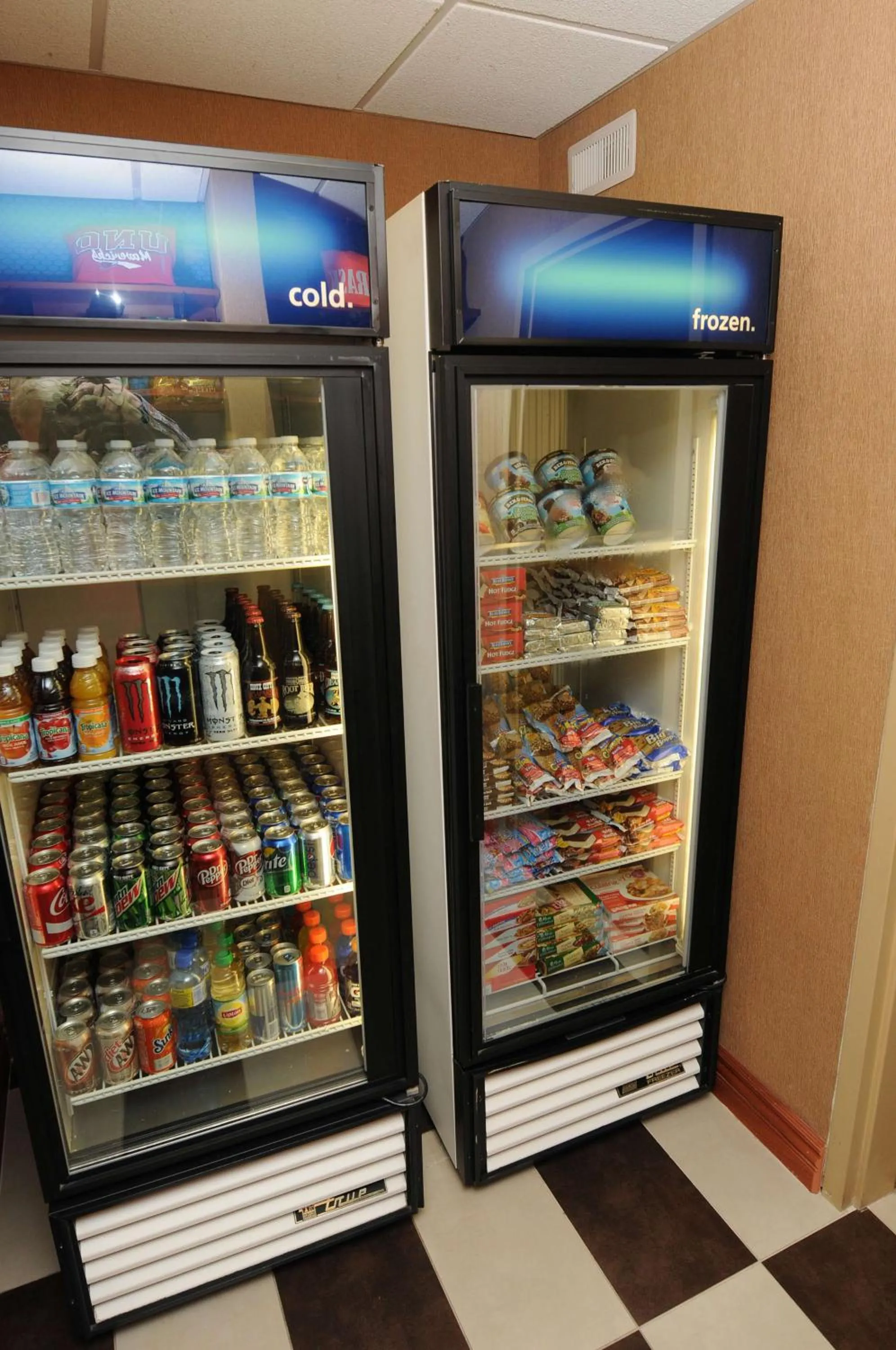 Restaurant/places to eat in Newly Renovated Hampton Inn Omaha West Lakeside