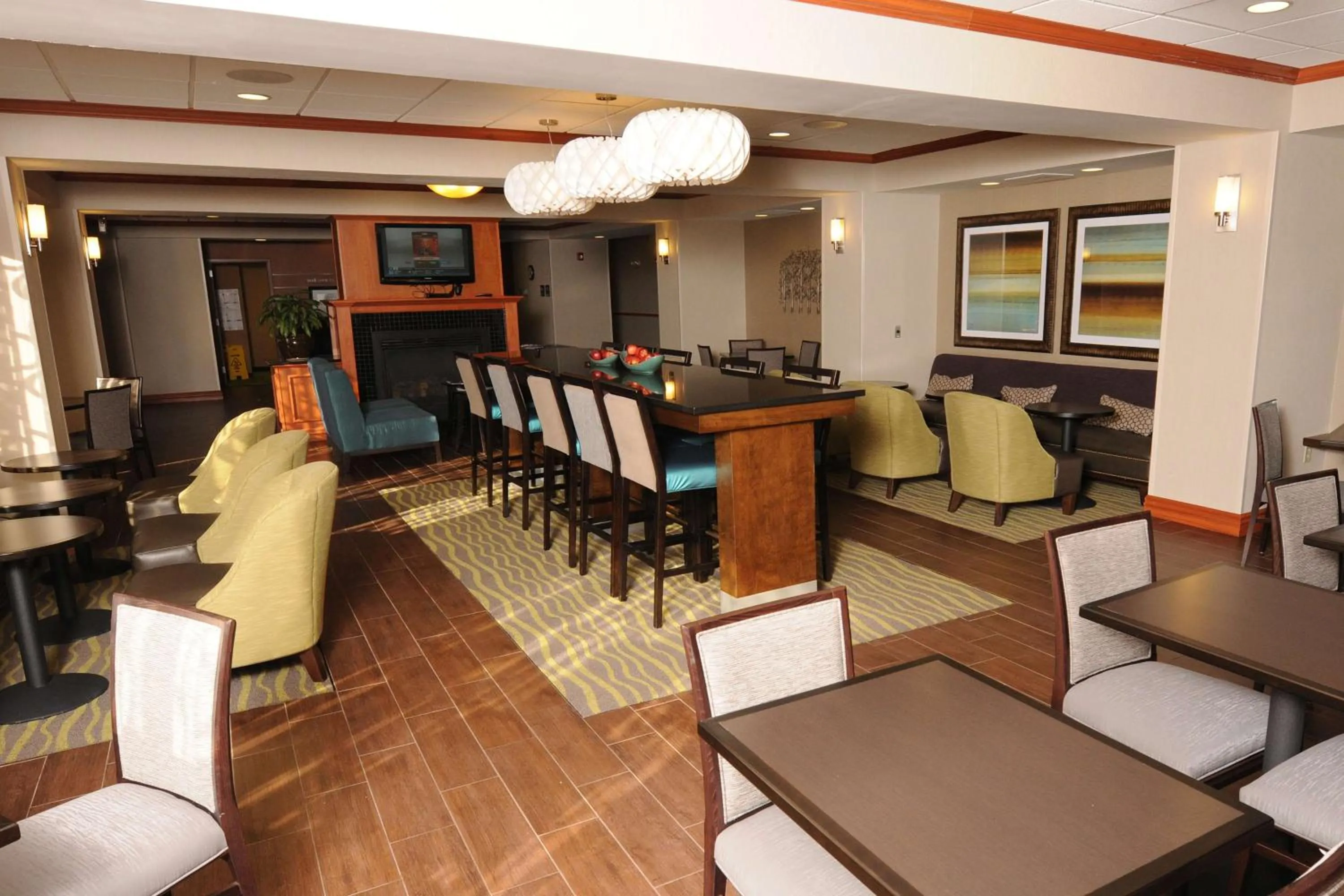 Lobby or reception in Newly Renovated Hampton Inn Omaha West Lakeside