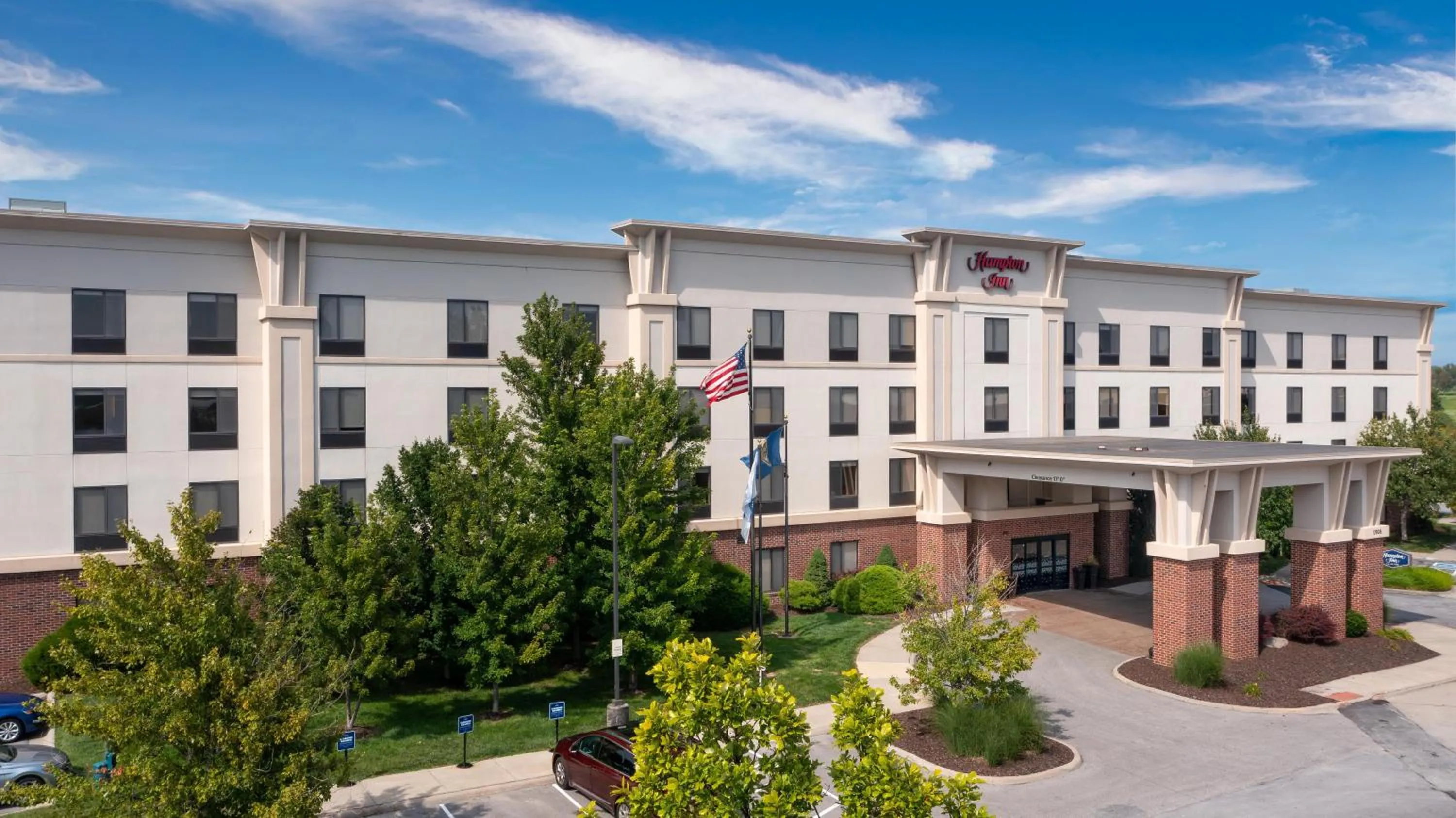 Property building in Newly Renovated Hampton Inn Omaha West Lakeside