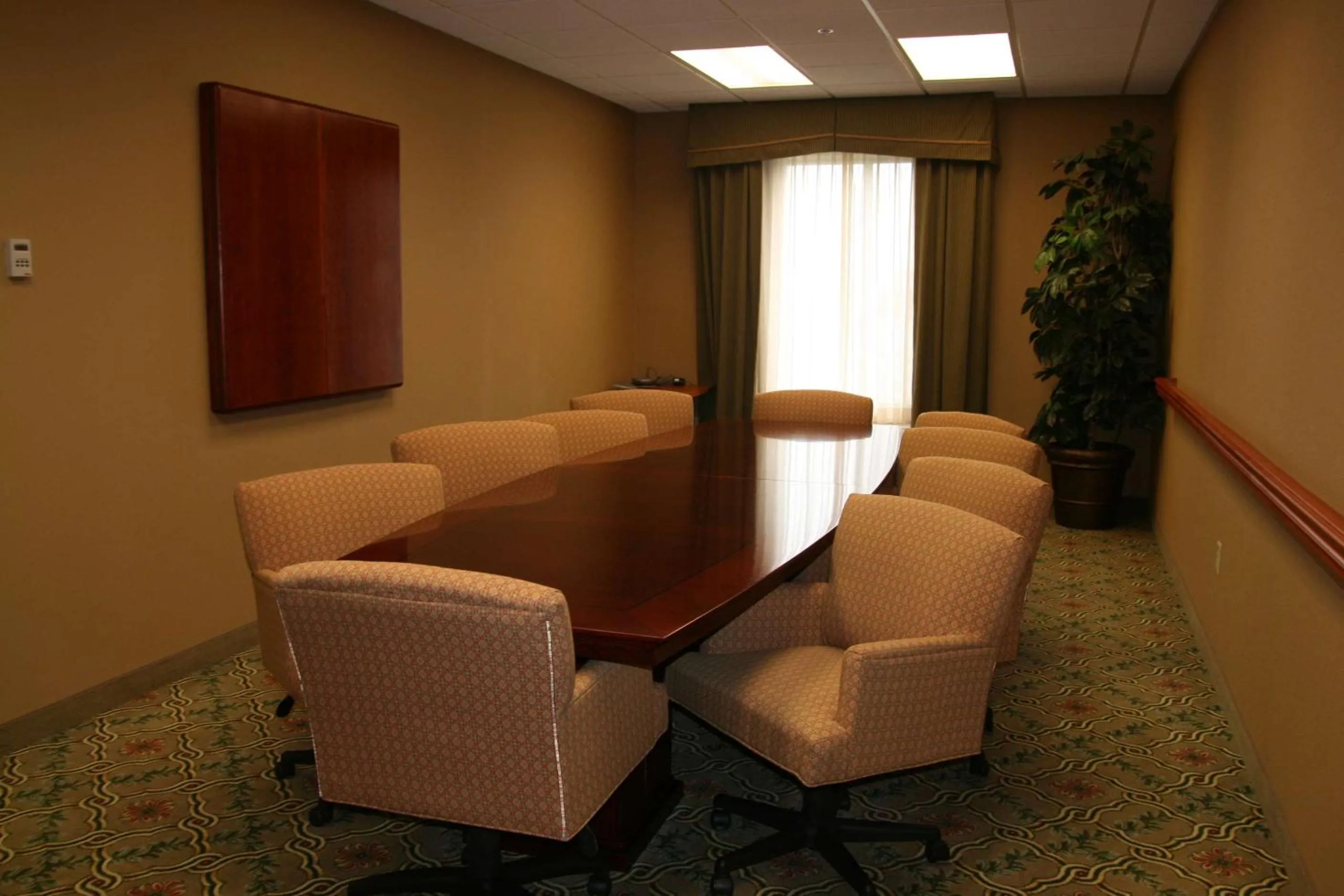 Meeting/conference room in Newly Renovated Hampton Inn Omaha West Lakeside