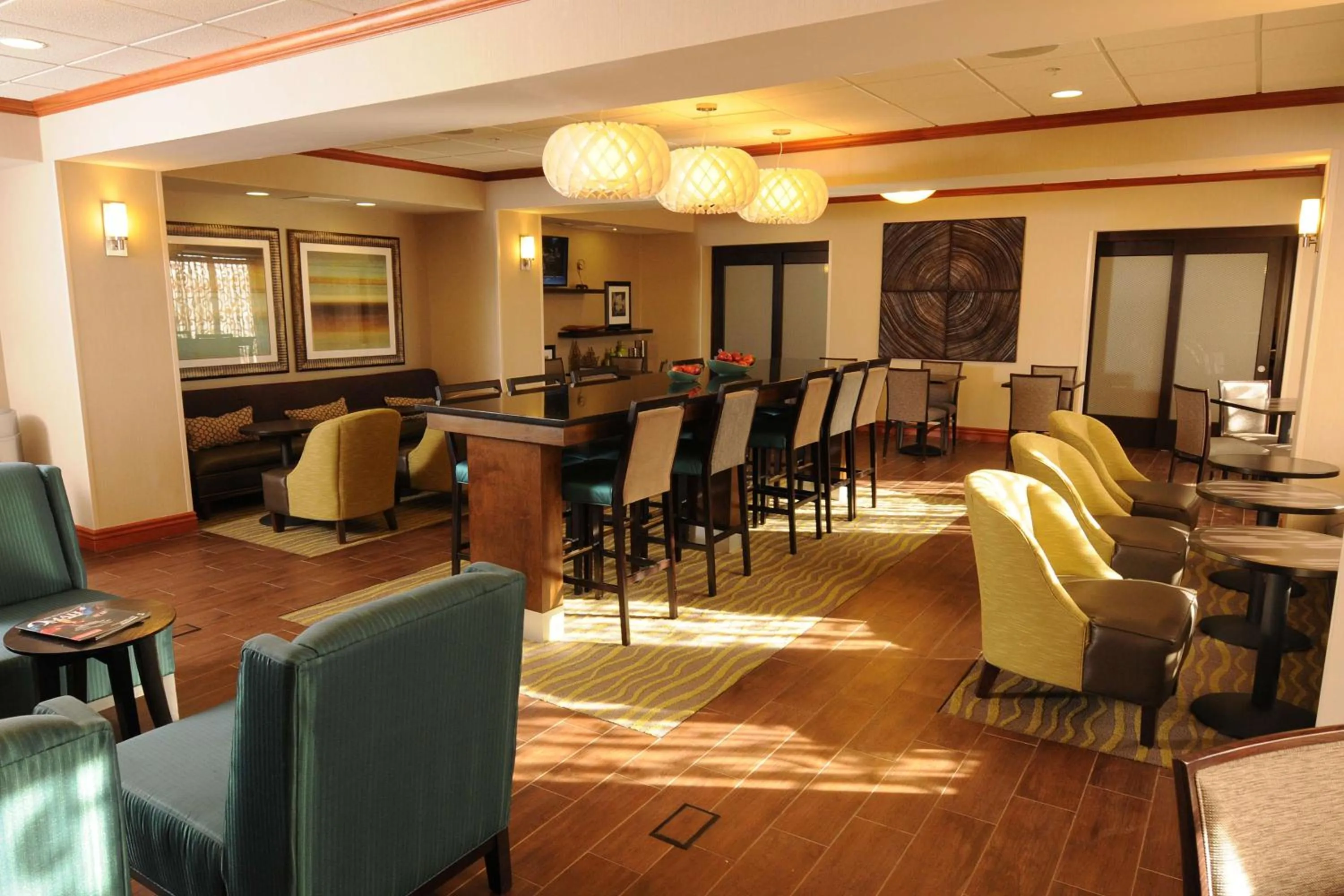 Lobby or reception in Newly Renovated Hampton Inn Omaha West Lakeside