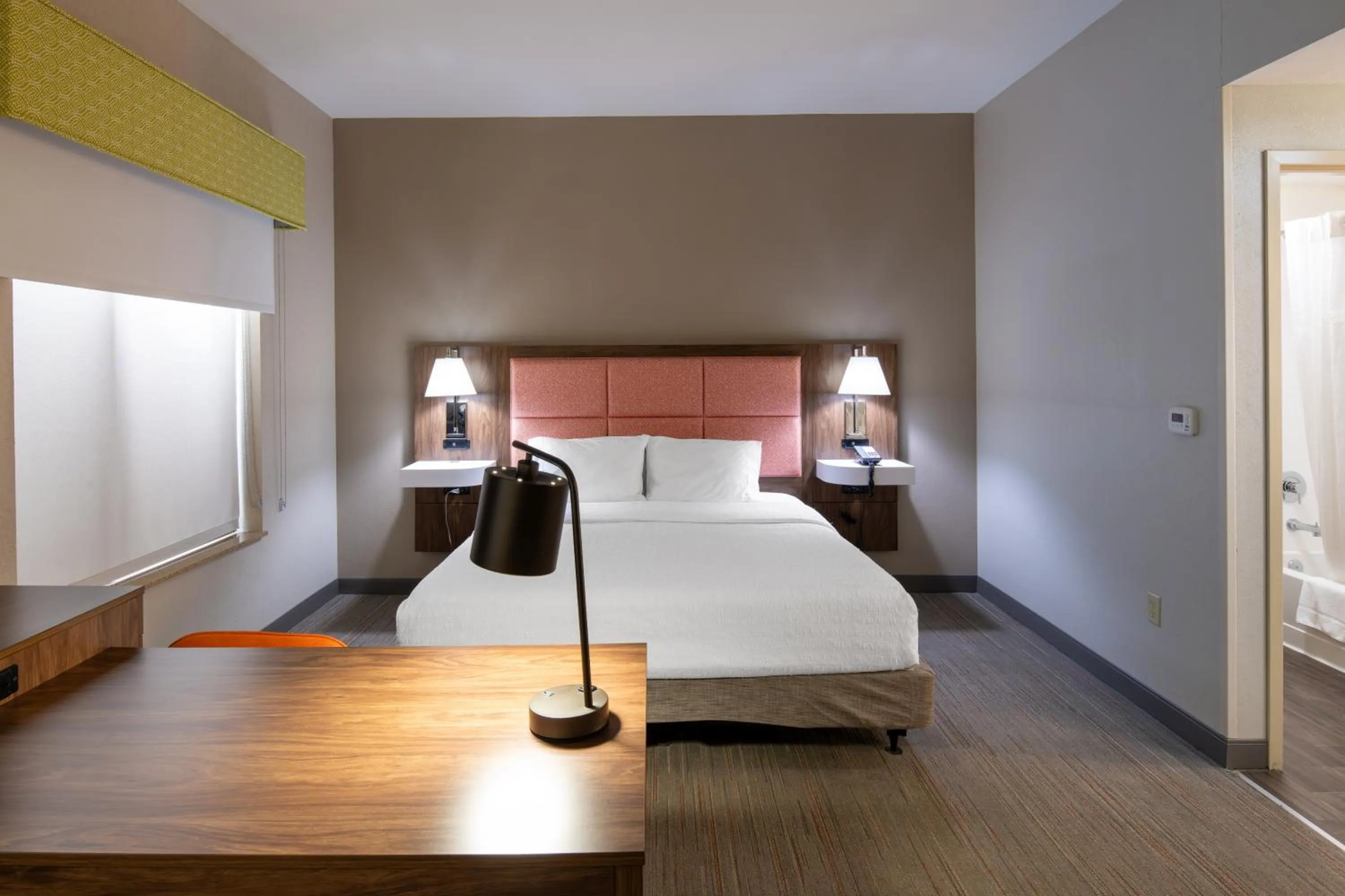 Bedroom, Bed in Newly Renovated Hampton Inn Omaha West Lakeside