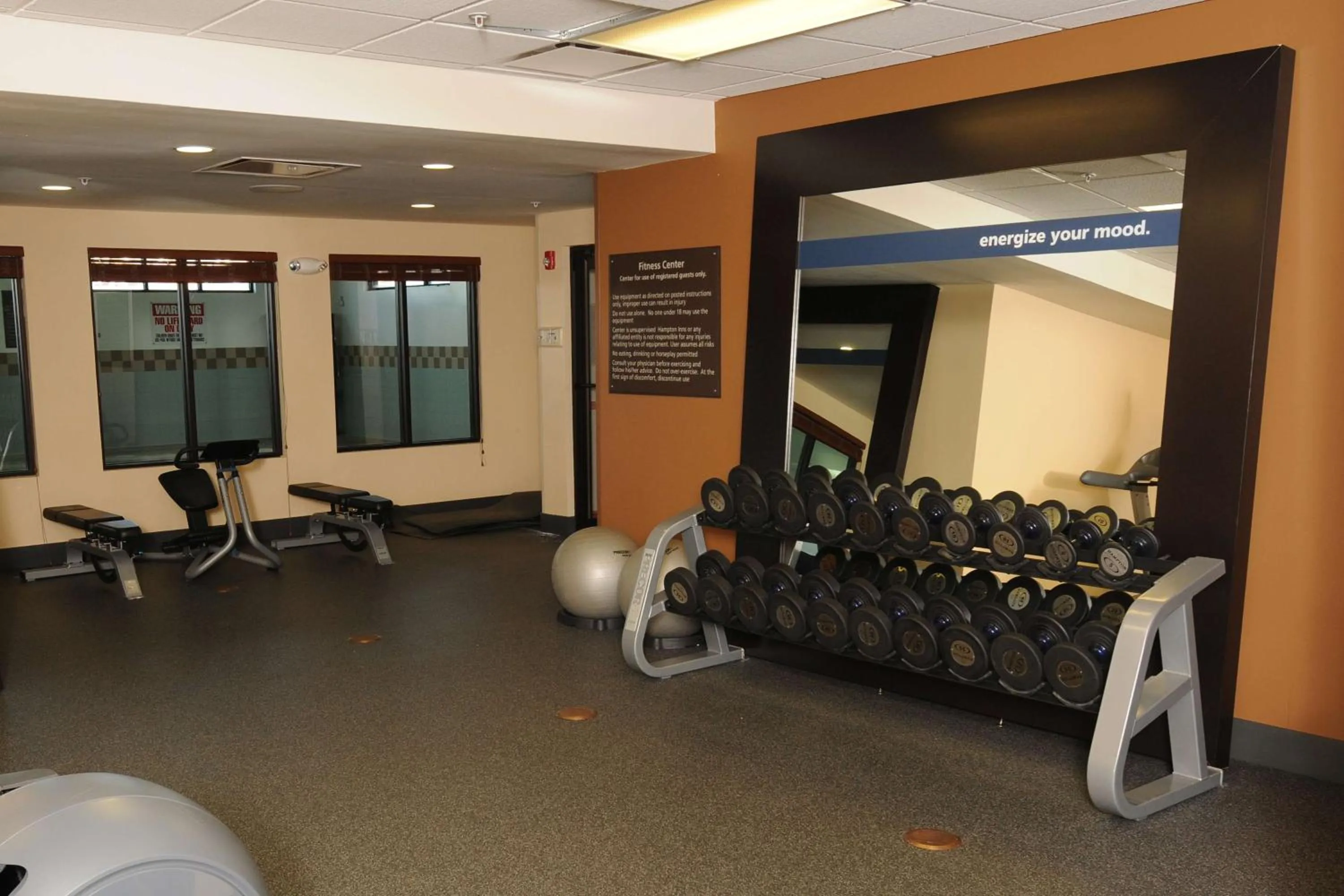 Fitness centre/facilities in Newly Renovated Hampton Inn Omaha West Lakeside