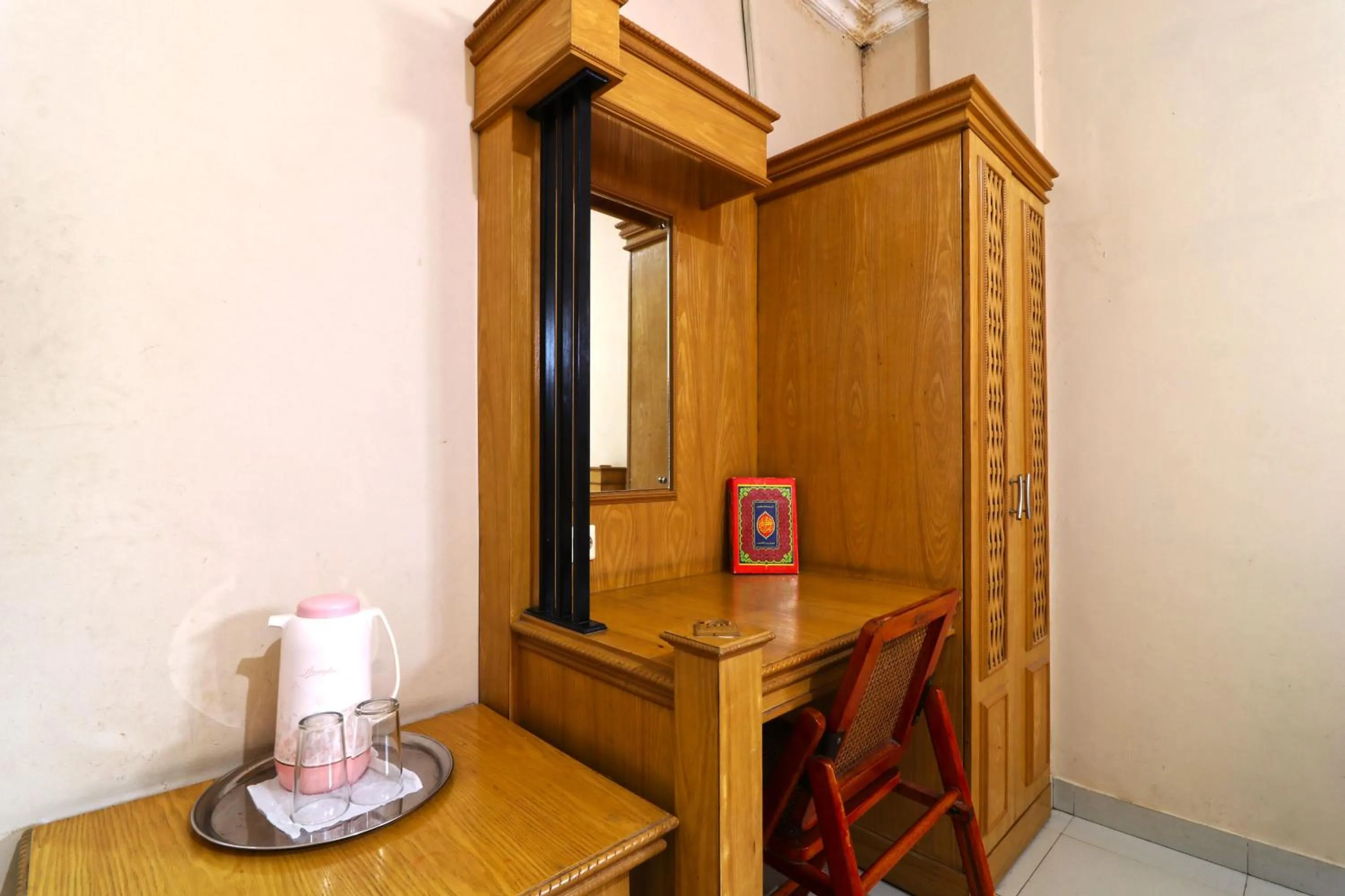 wardrobe in Hotel SAS Syariah