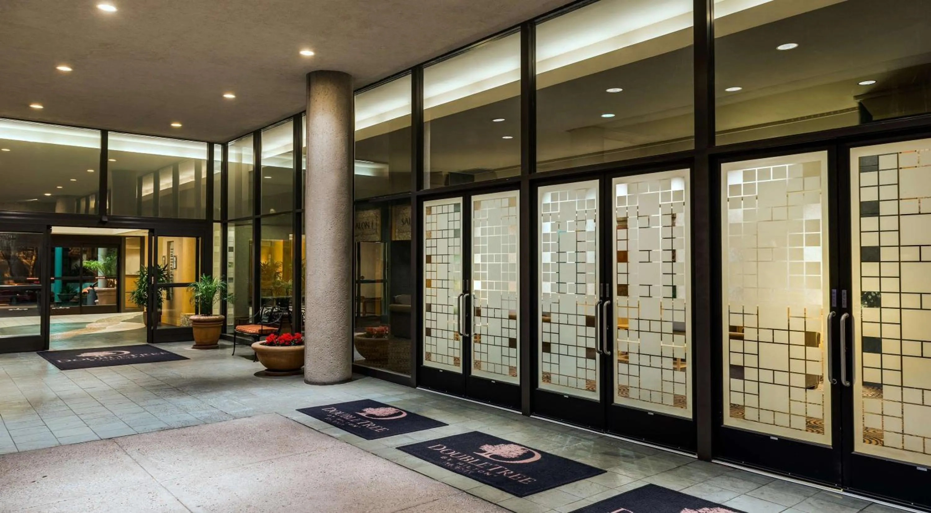 Lobby or reception in DoubleTree Suites by Hilton Phoenix