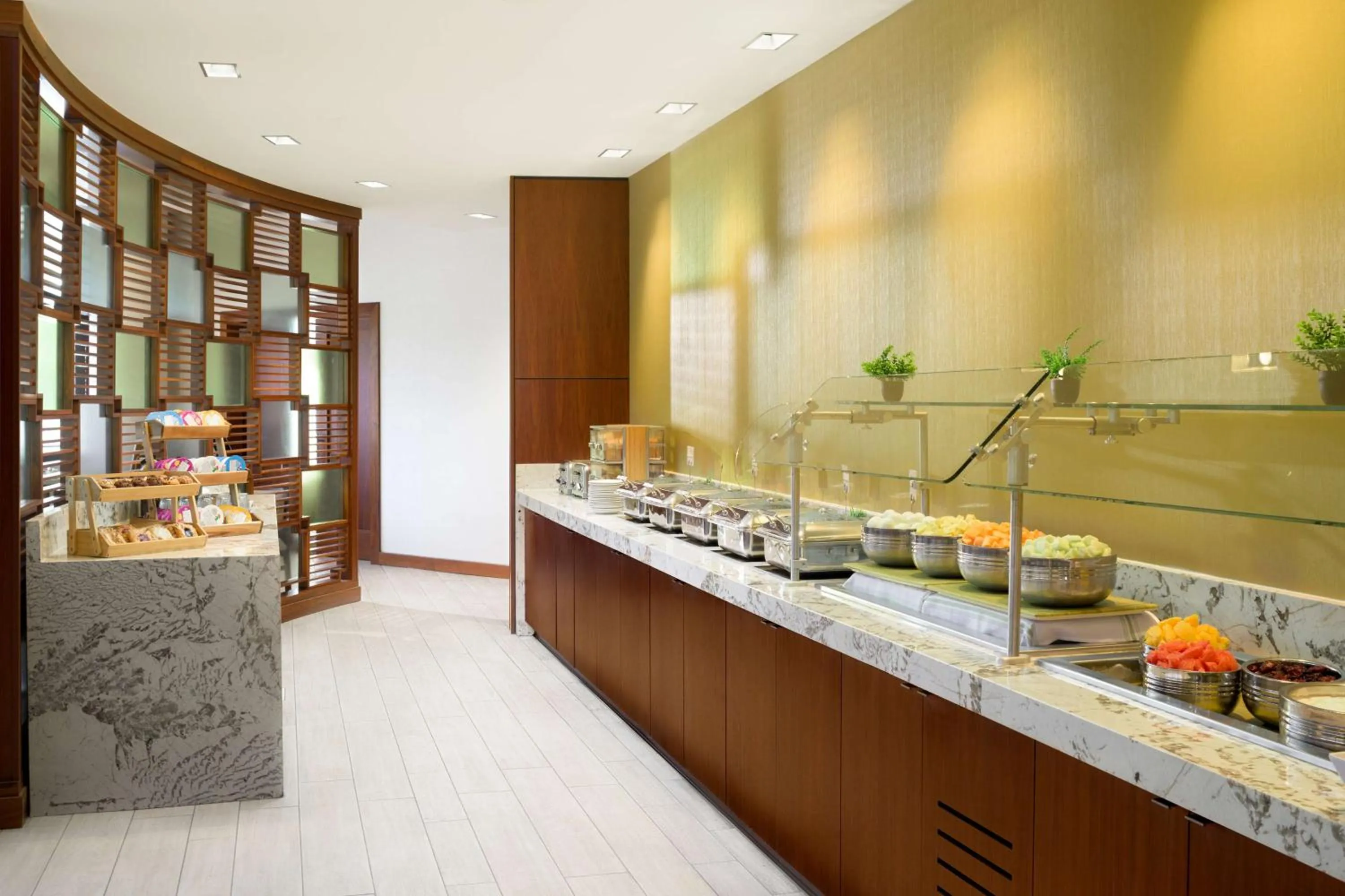 Breakfast in DoubleTree Suites by Hilton Phoenix