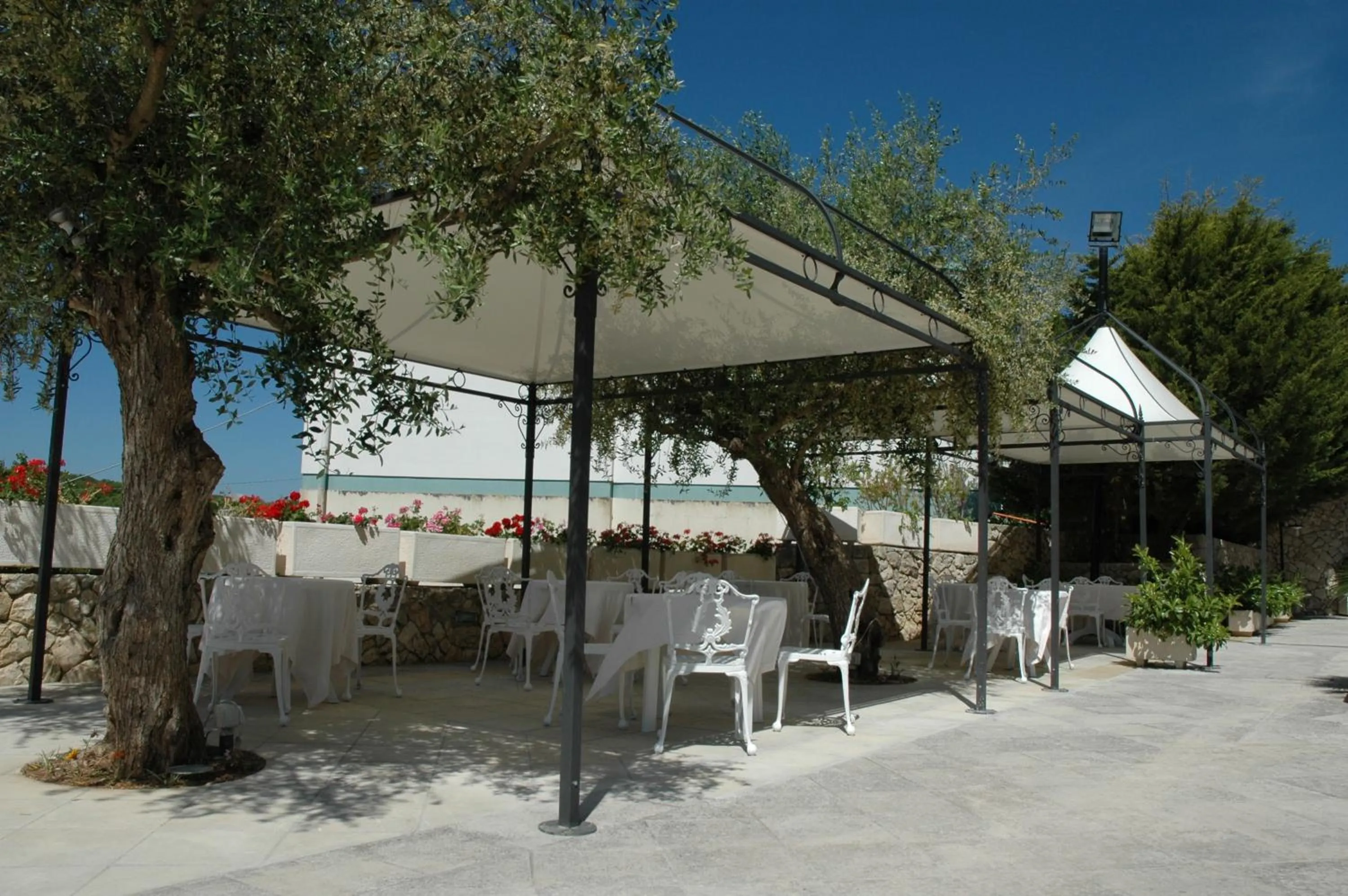 Patio in Hotel Selenia Residence