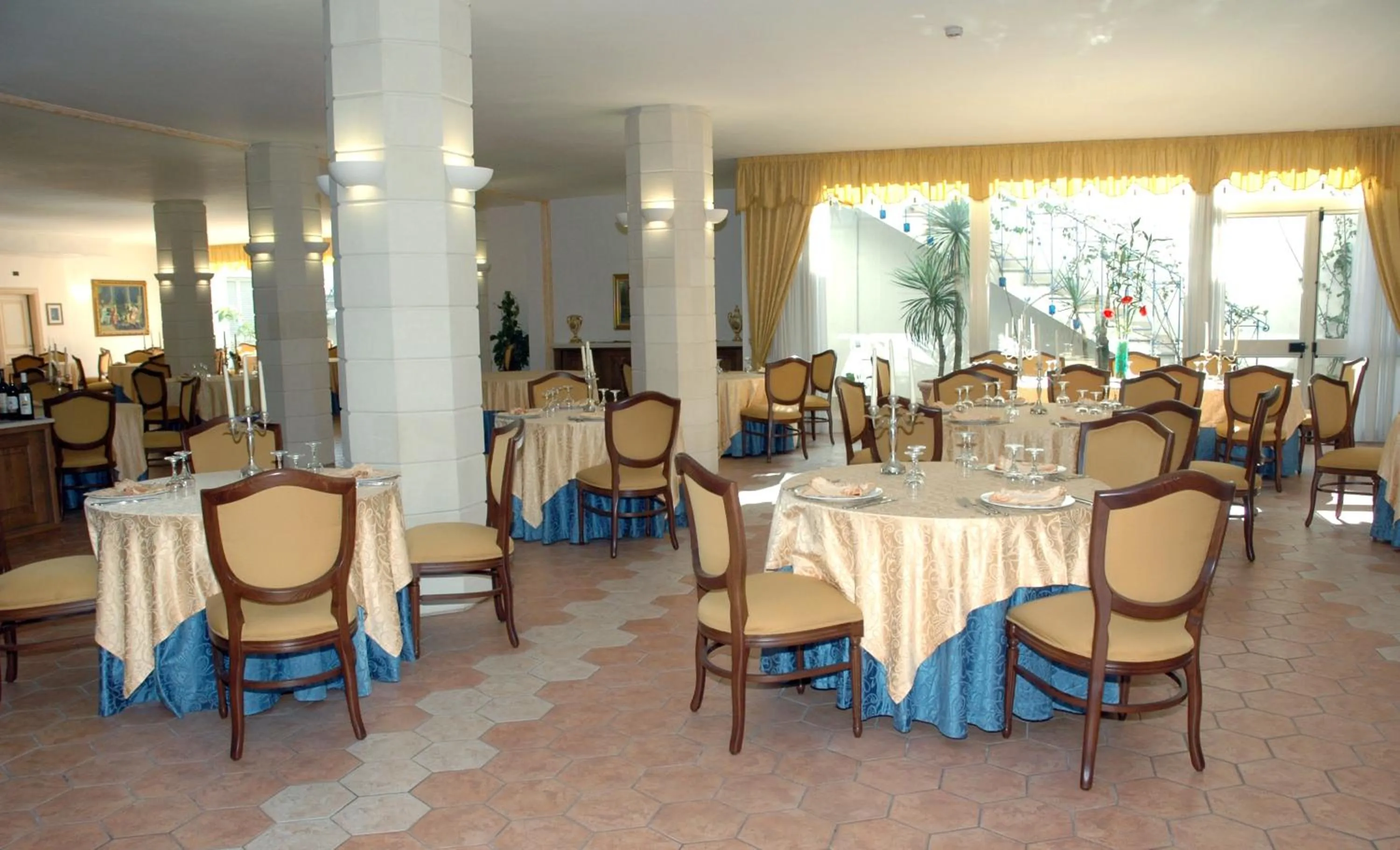 Restaurant/places to eat in Hotel Selenia Residence