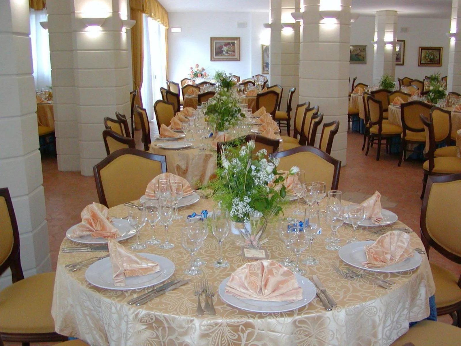 Restaurant/places to eat in Hotel Selenia Residence