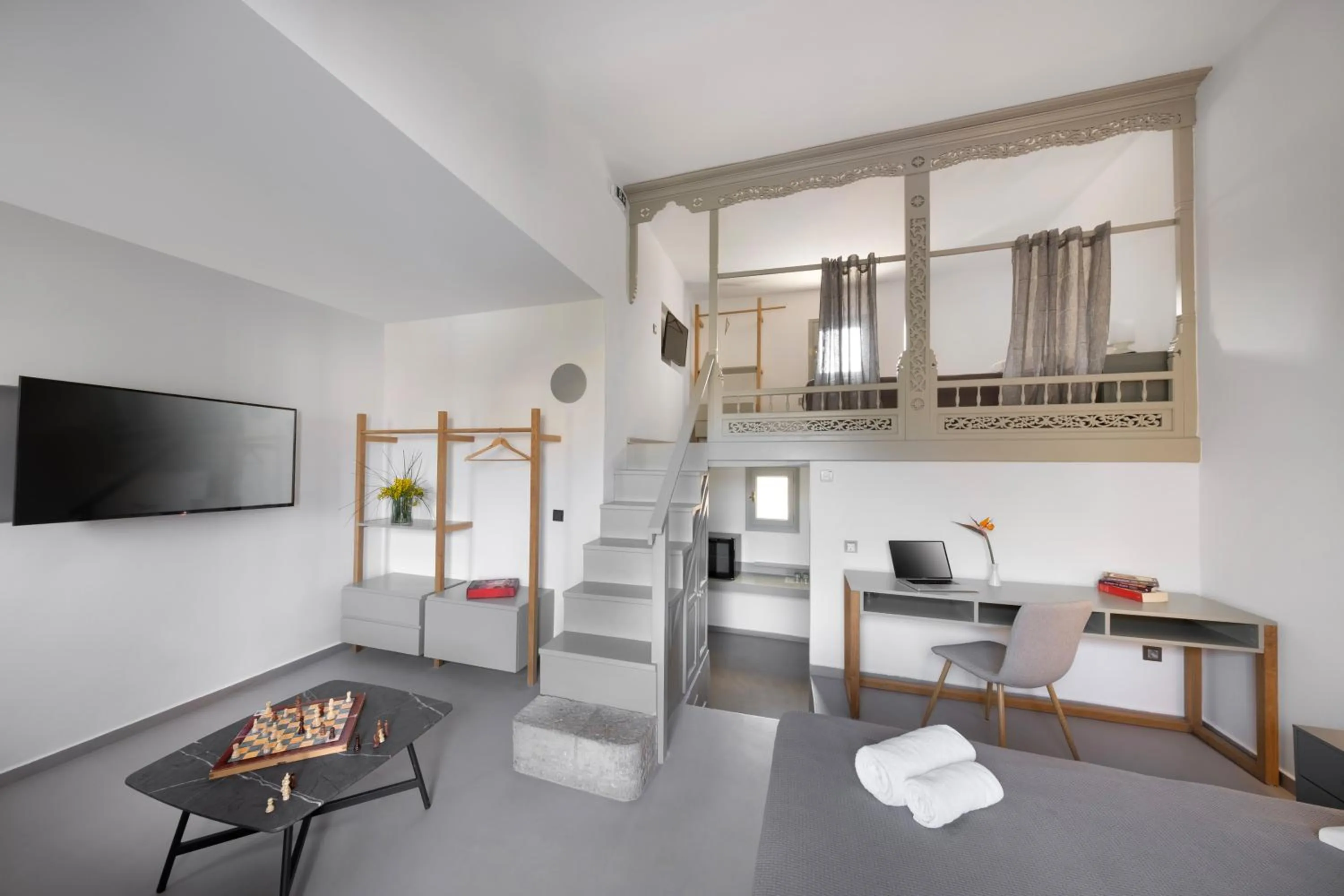 TV and multimedia in Hotel Nefeli