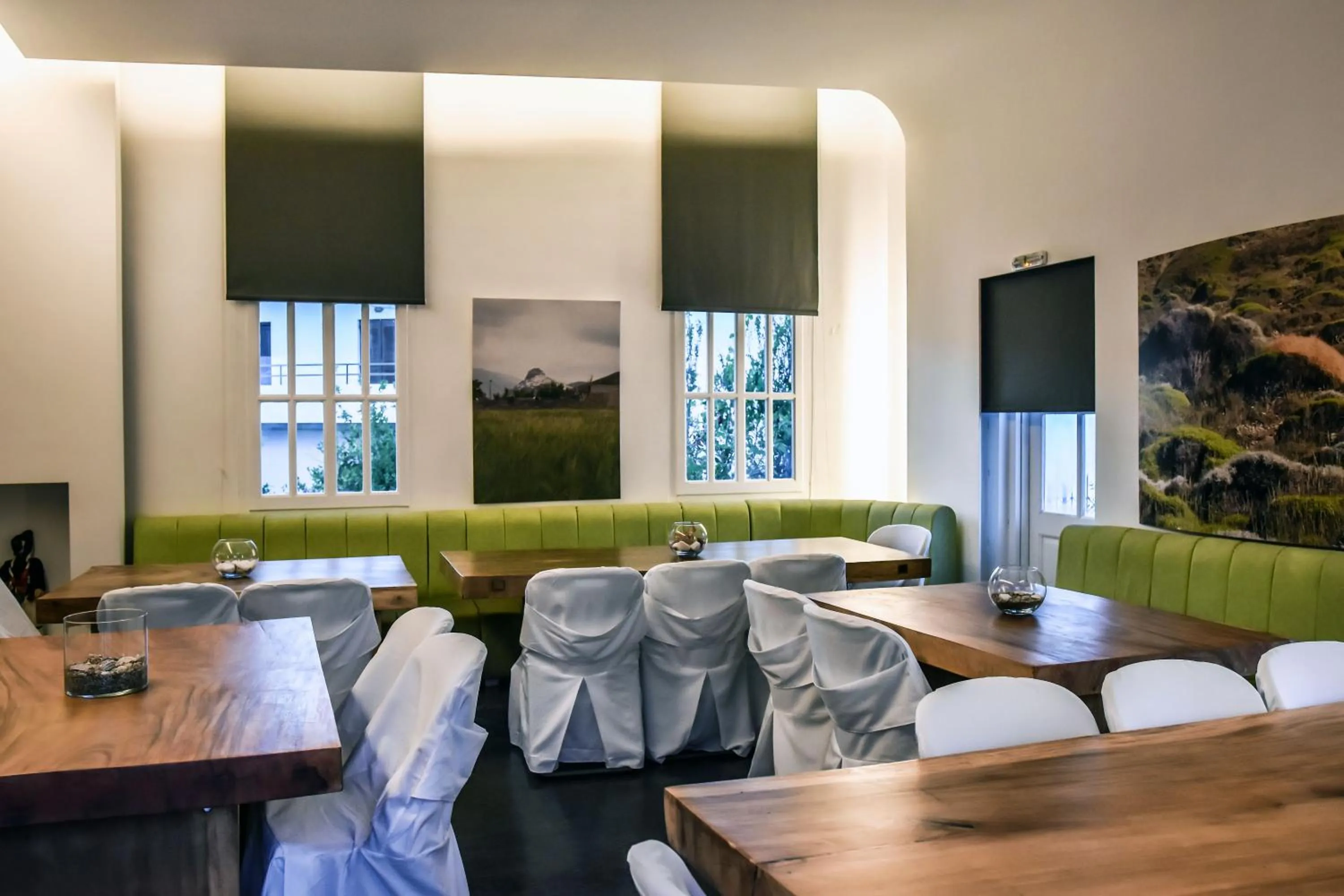 Restaurant/places to eat in Hotel Nefeli