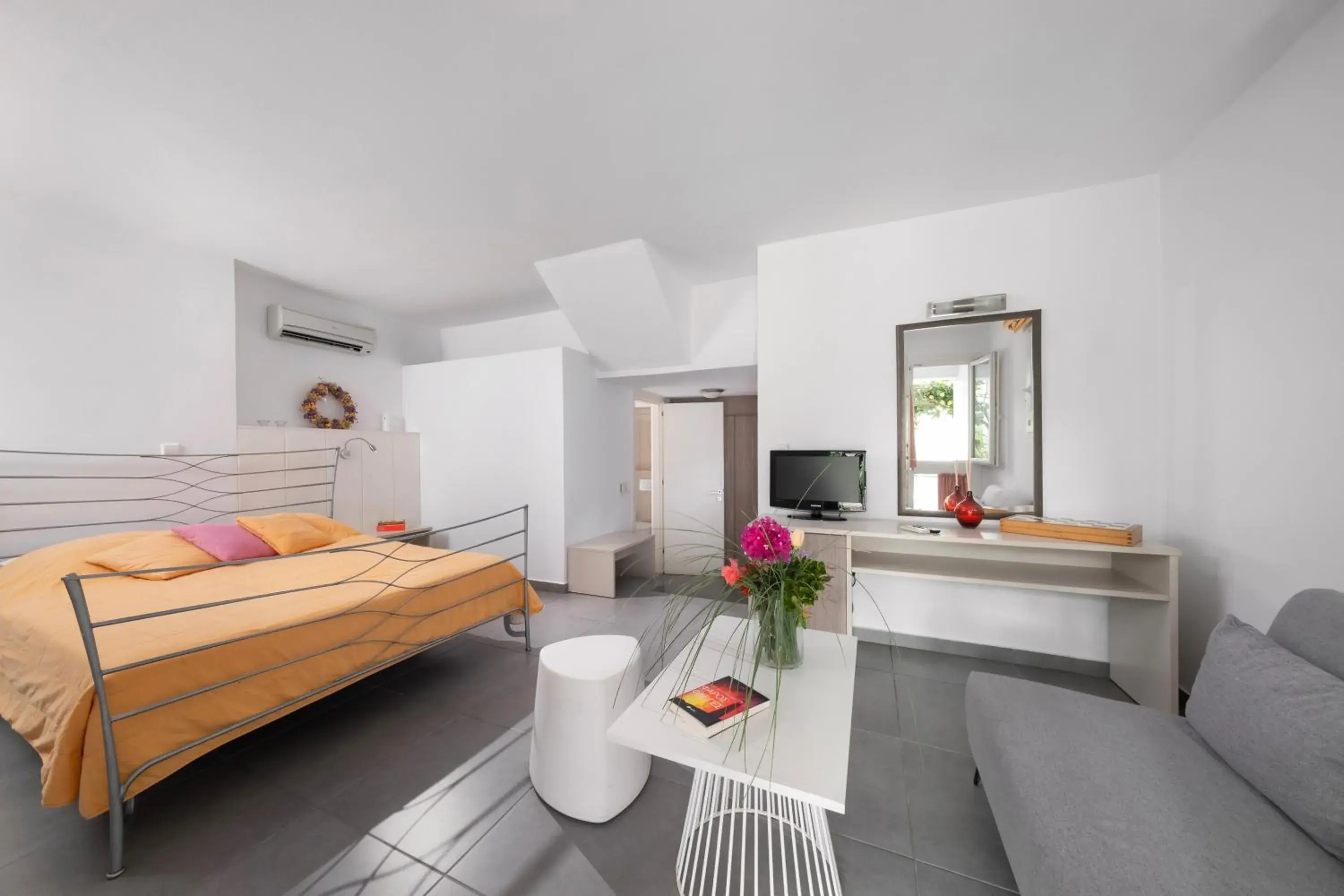 Large Double Room in Hotel Nefeli Large Double Room in Hotel Nefeli