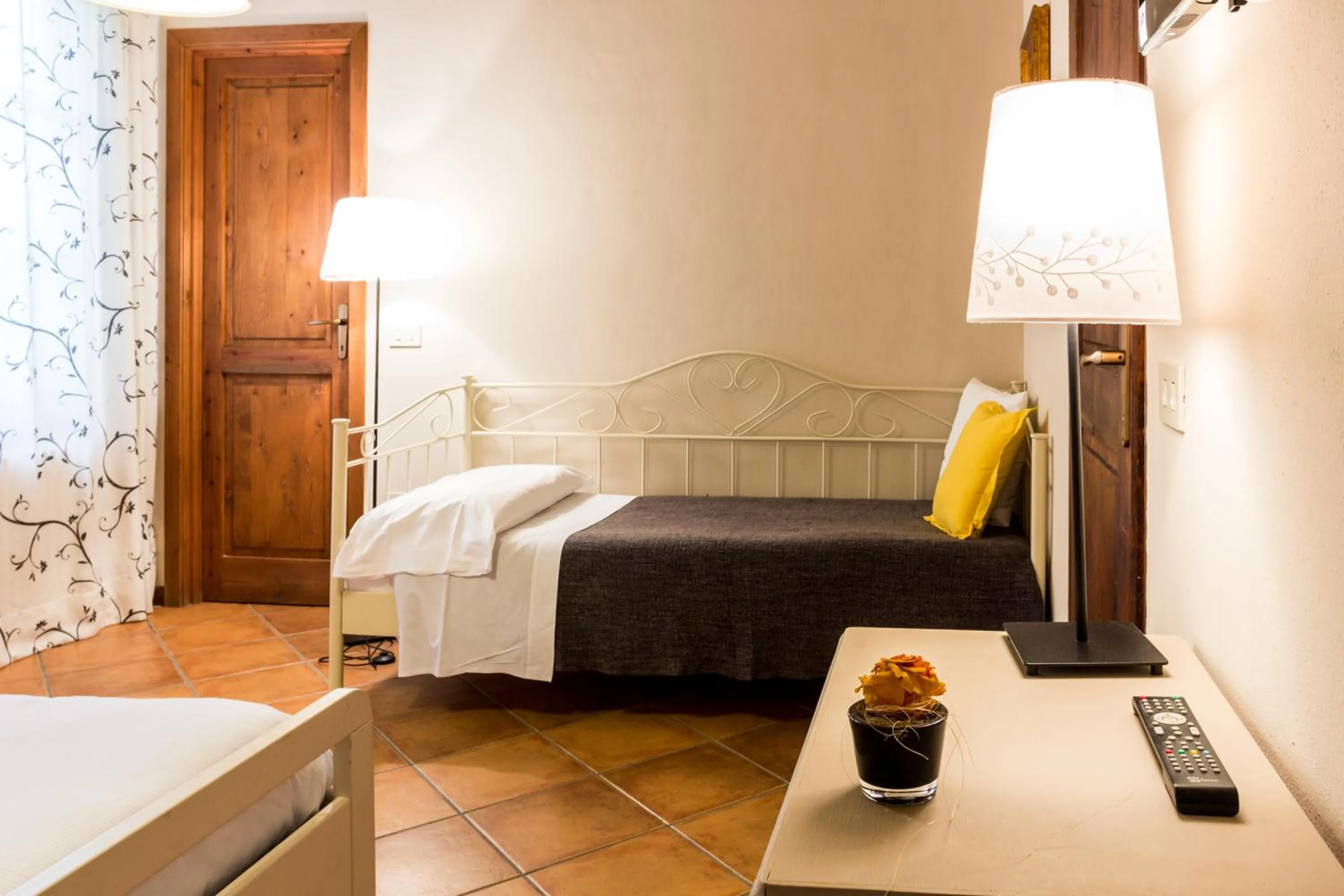 Photo of the whole room, Bed in La Maison De Vì