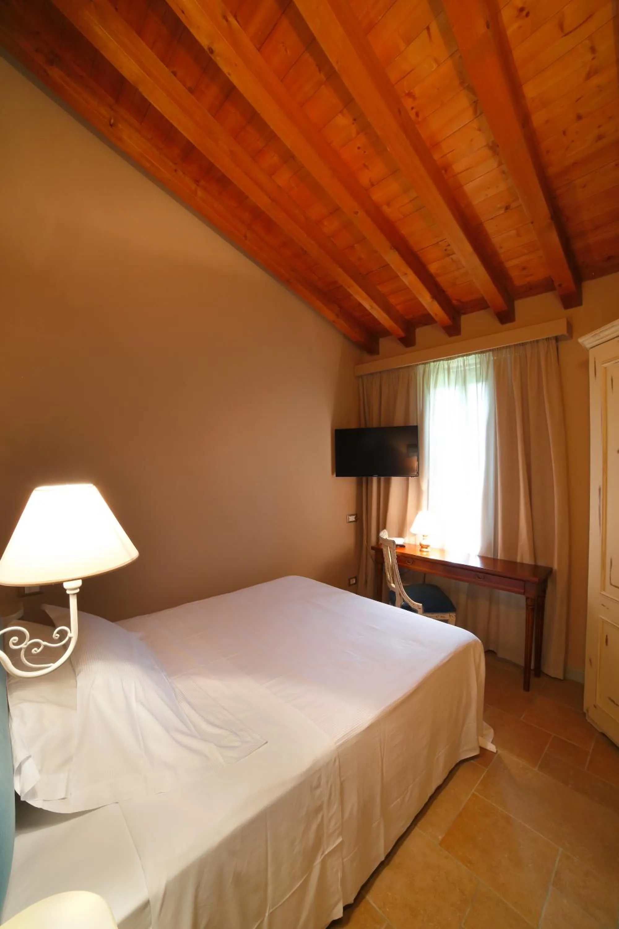 Photo of the whole room, Bed in La Maison De Vì