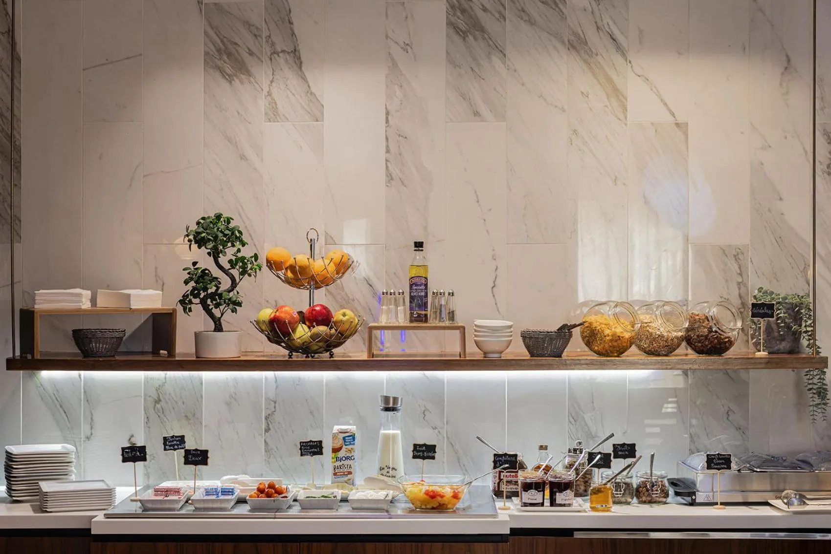 Breakfast in Best Western Plus Comedie Saint Roch