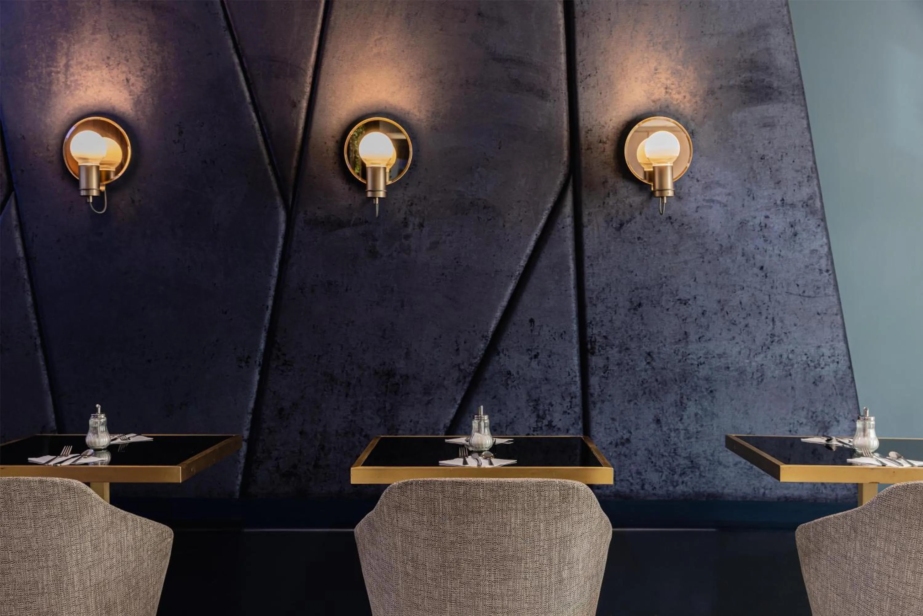 Lounge or bar in Best Western Plus Comedie Saint Roch