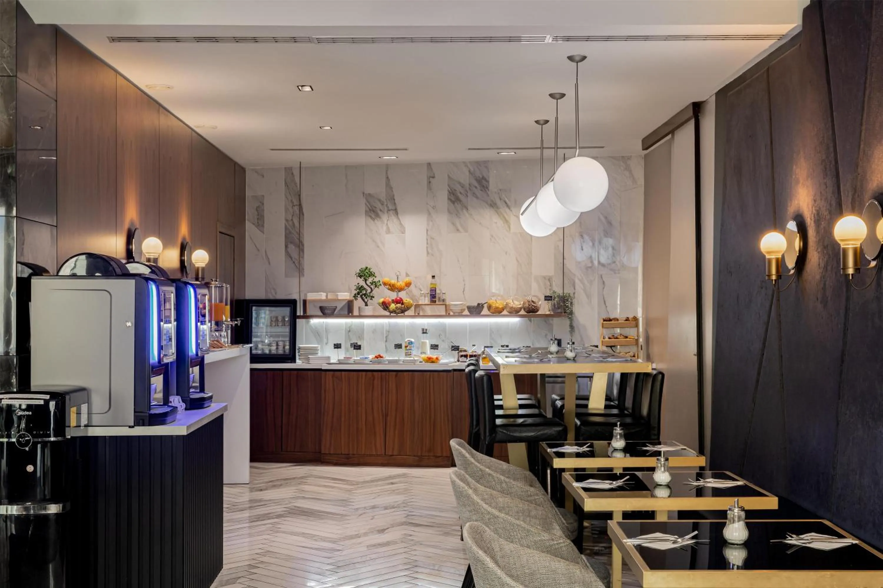 Breakfast in Best Western Plus Comedie Saint Roch