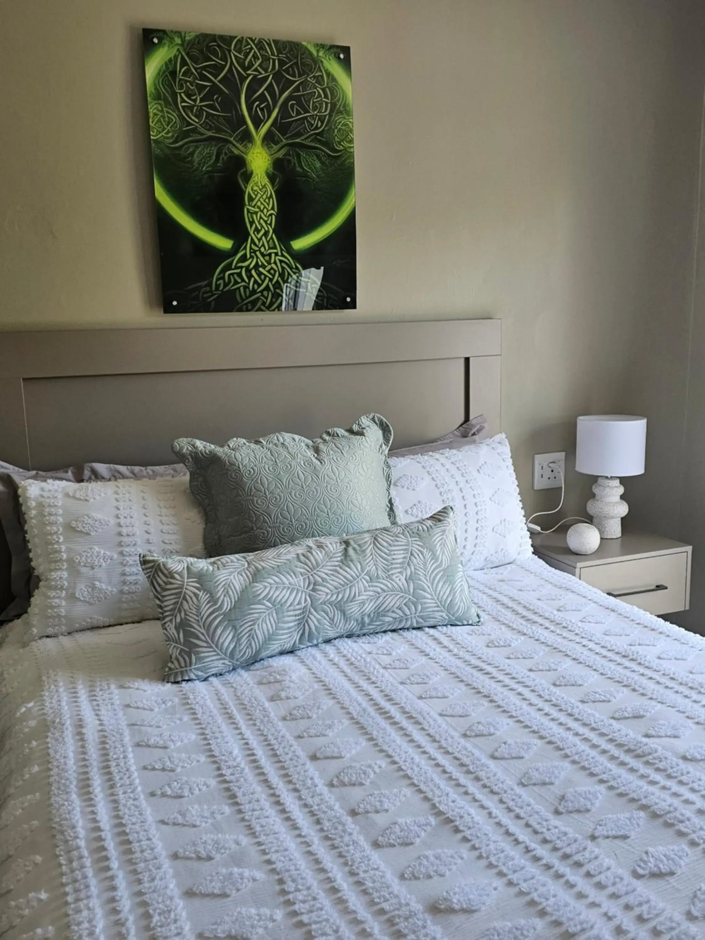 Comfort Queen Room - single occupancy in The Armagh Guesthouse Comfort Queen Room - single occupancy in The Armagh Guesthouse