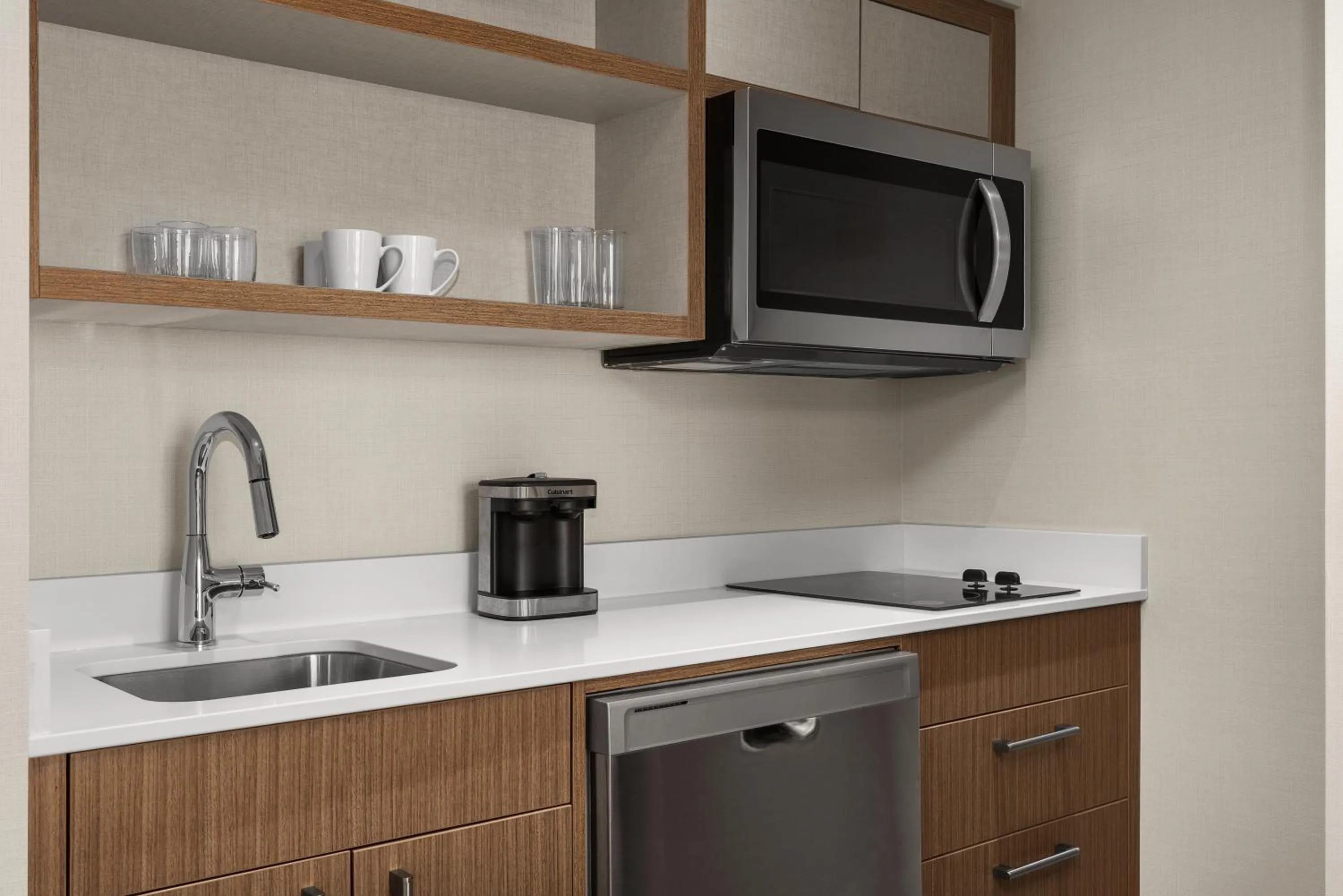 Coffee/tea facilities in Homewood Suites by Hilton Burlington