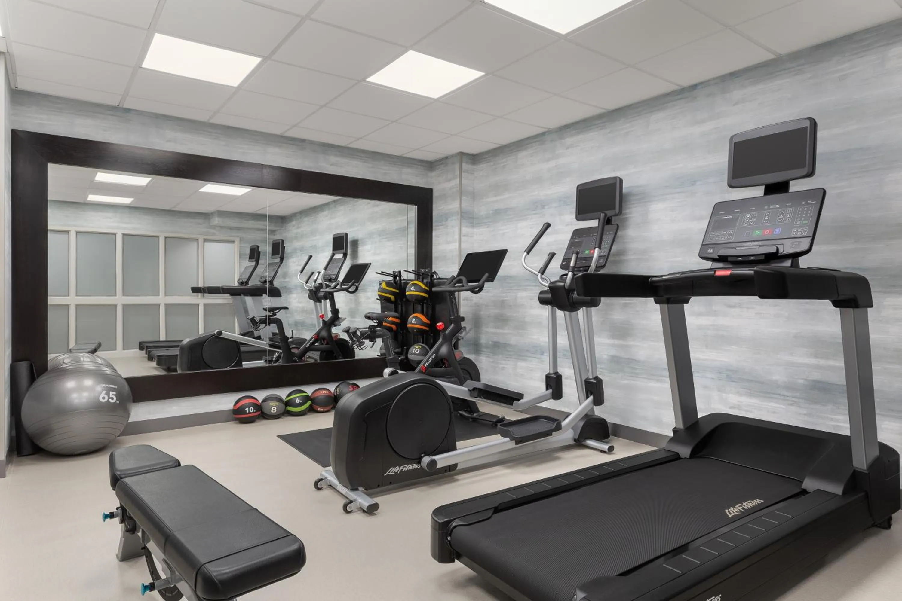 Fitness centre/facilities in Homewood Suites by Hilton Burlington
