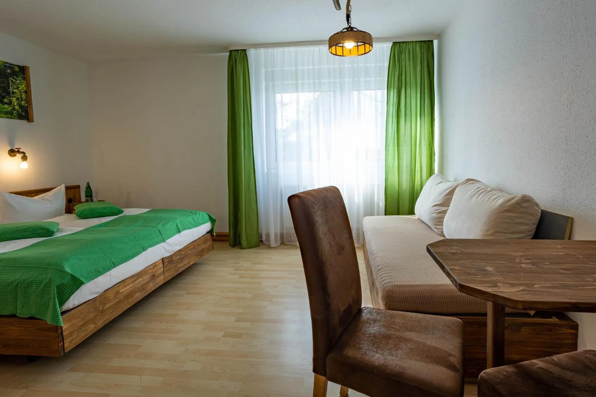 Photo of the whole room, Bed in Die GURKENSCHEUNE - Frühstückspension