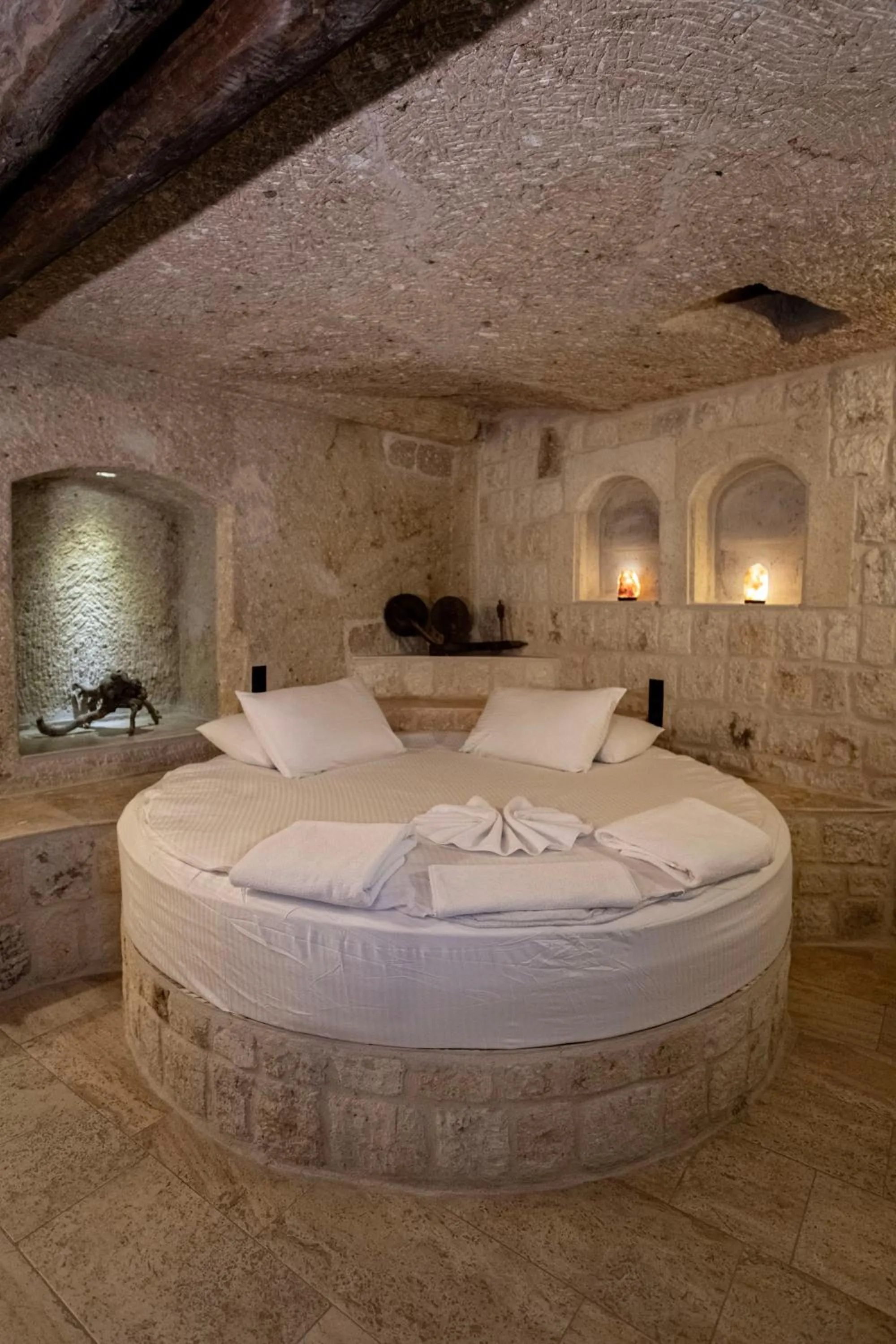Bed in Kemerhan Cave Suites