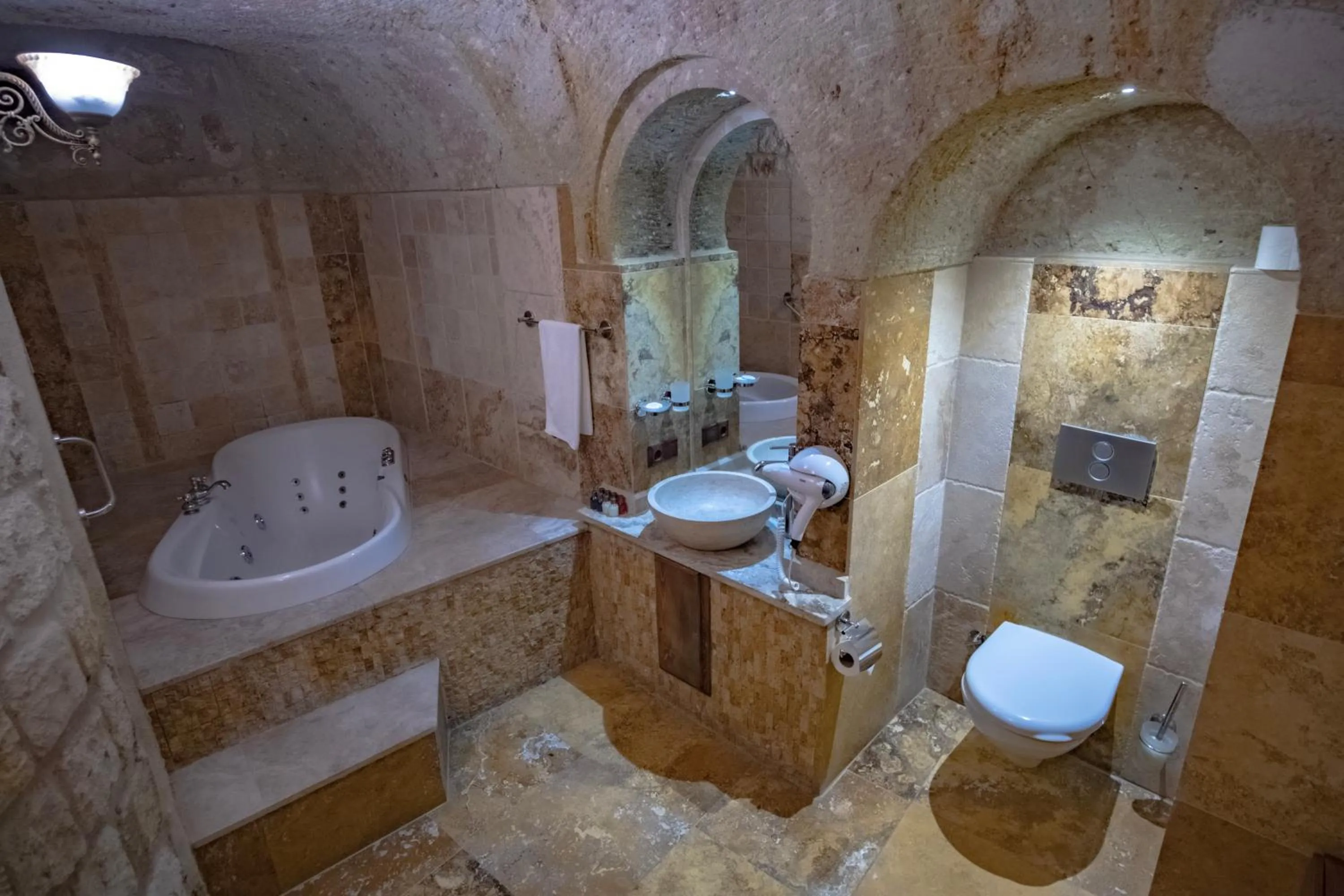 Shower in Kemerhan Cave Suites