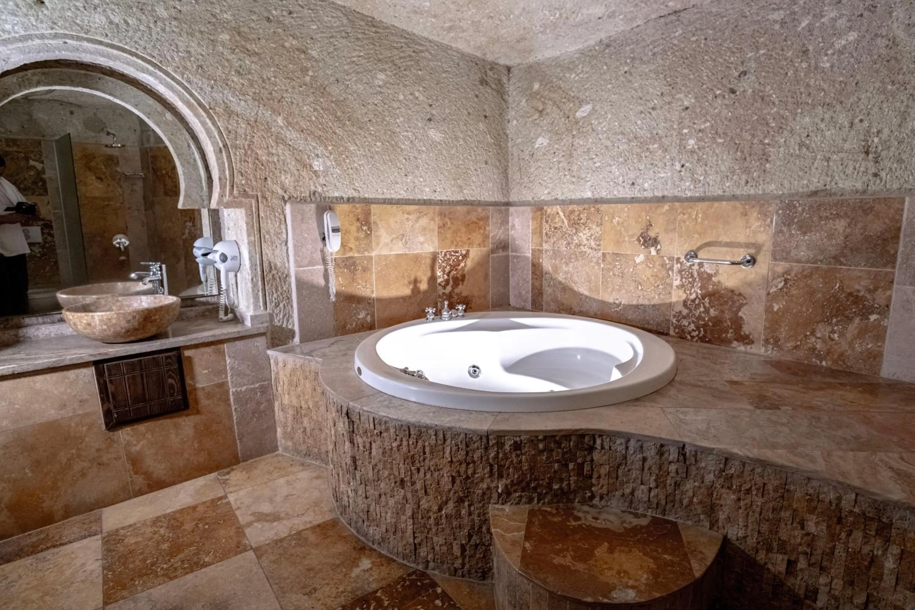 Bath in Kemerhan Cave Suites