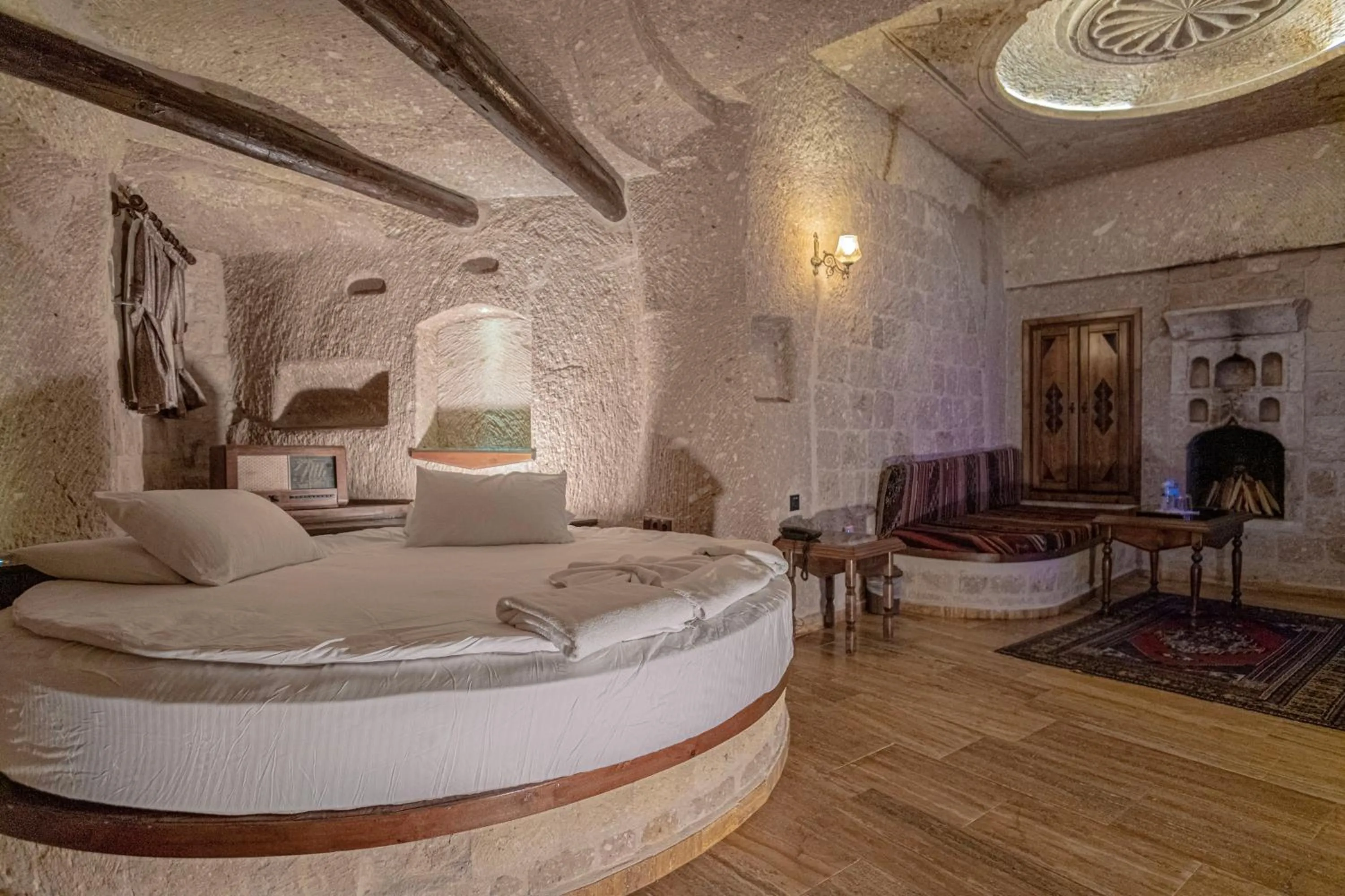 Deluxe Cave Suite in Kemerhan Cave Suites