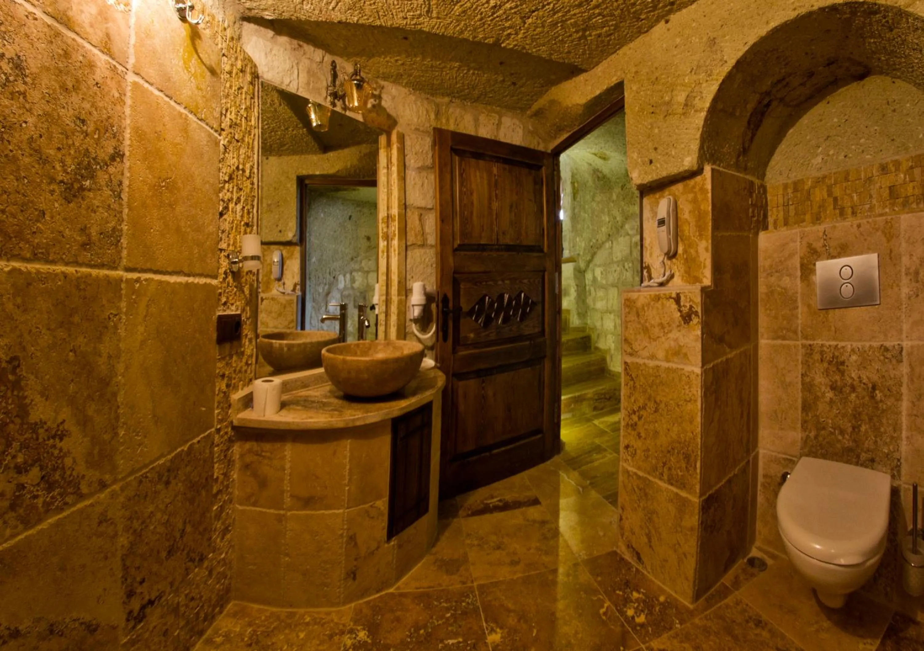 Shower in Kemerhan Cave Suites