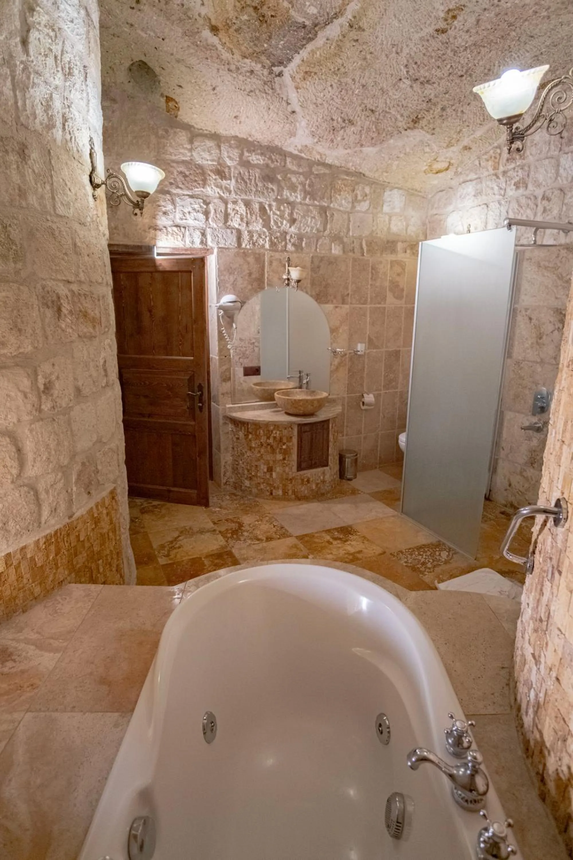 Shower in Kemerhan Cave Suites