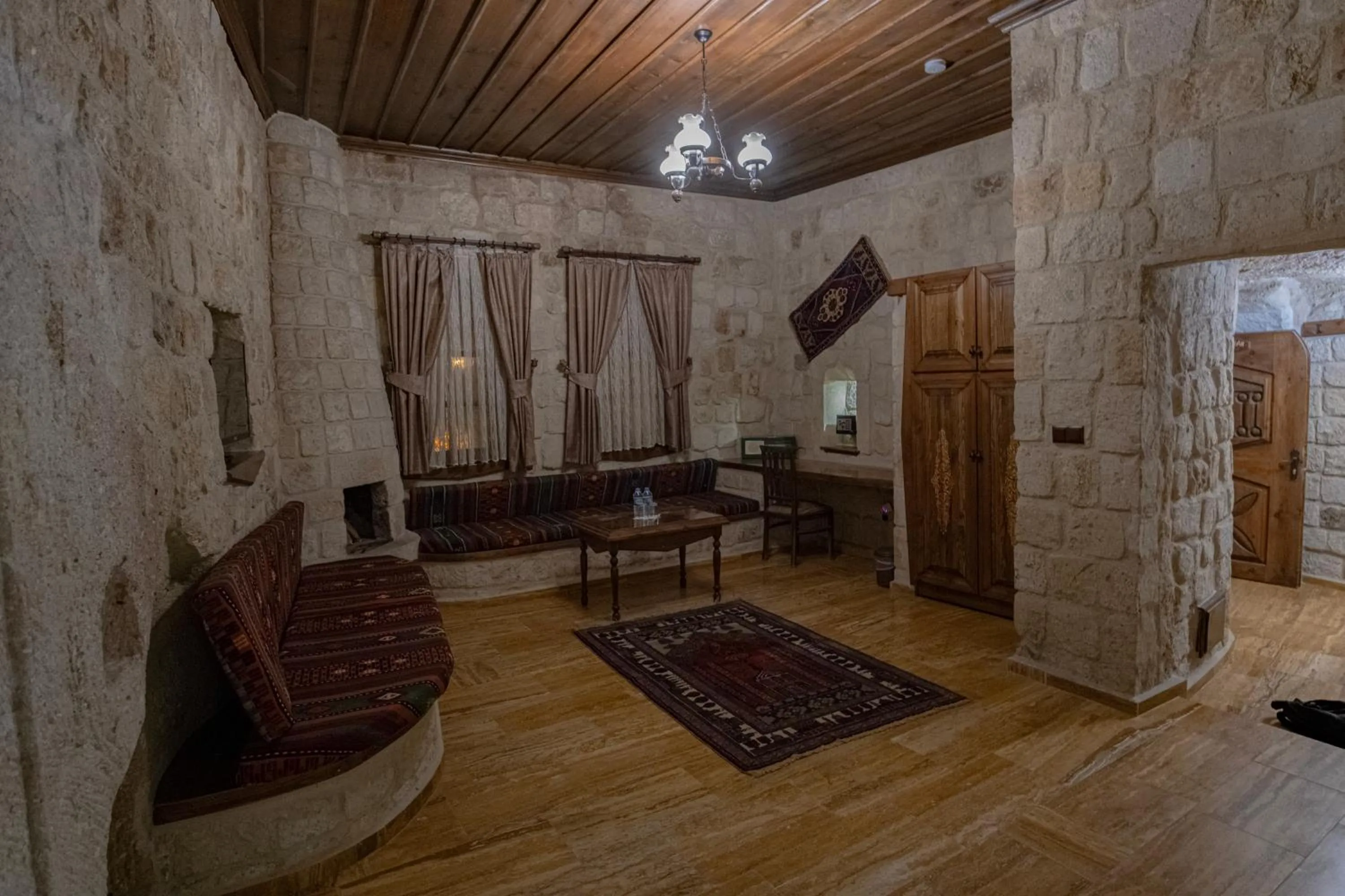 Living room in Kemerhan Cave Suites