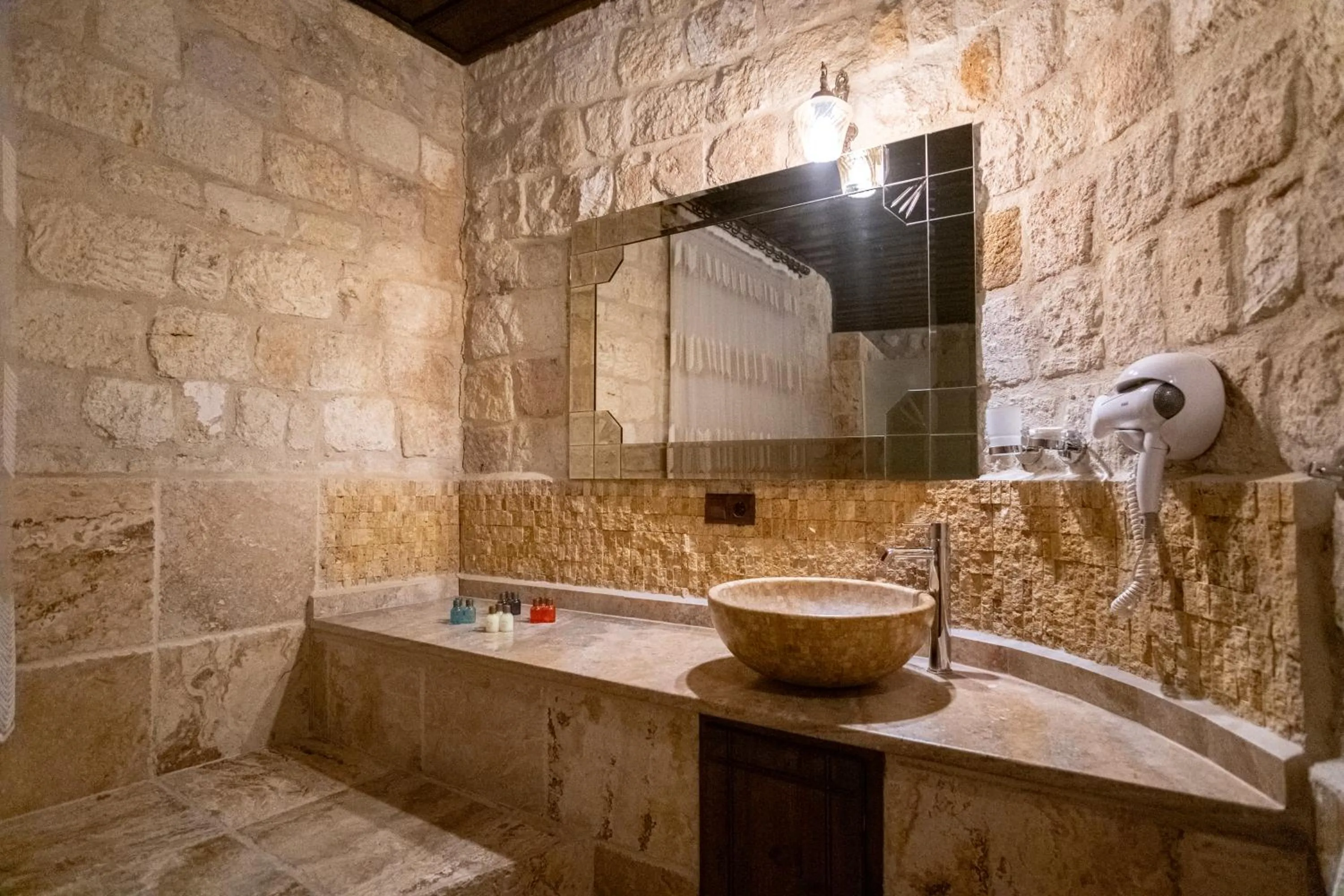 Bathroom in Kemerhan Cave Suites