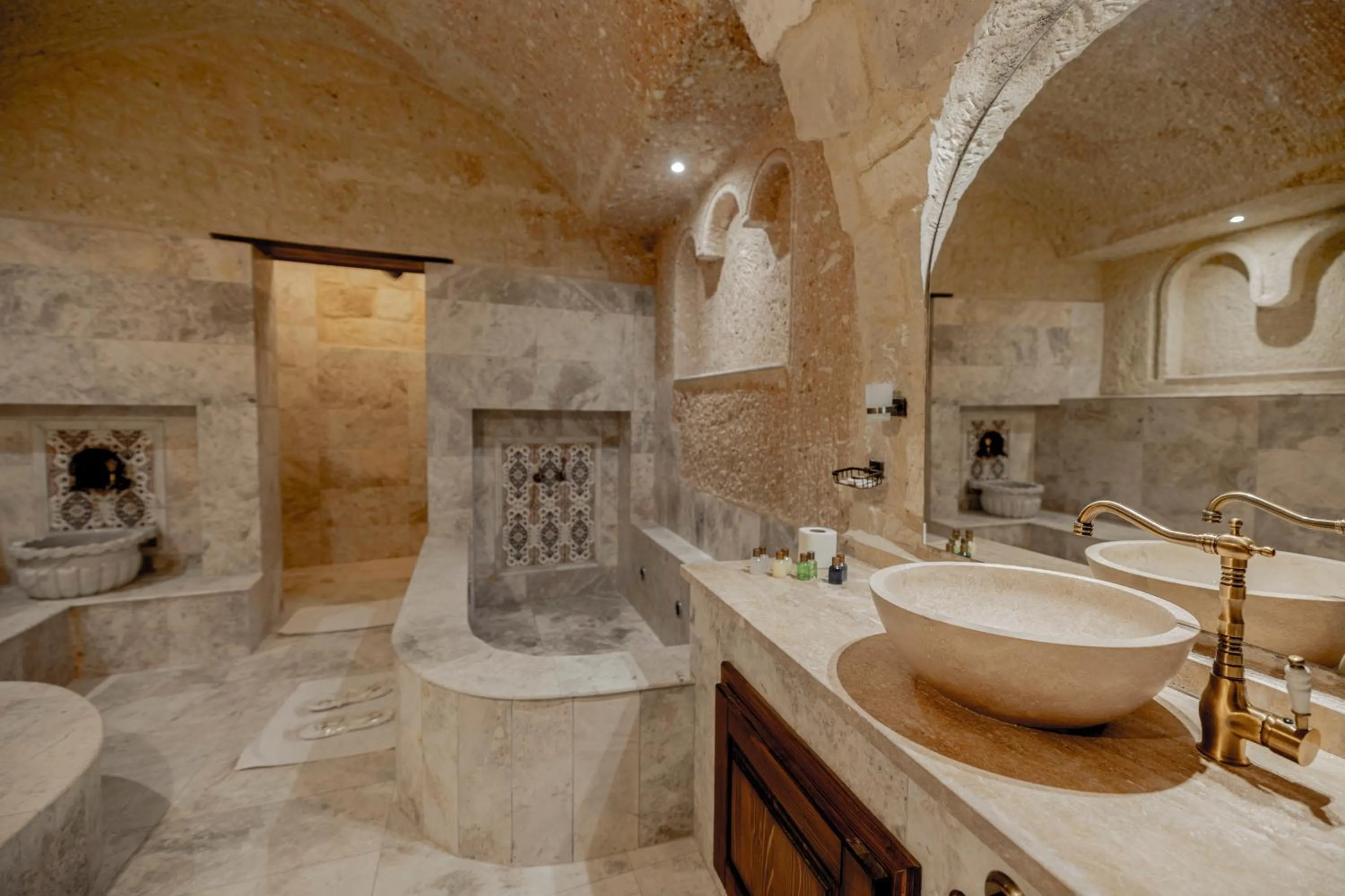 Shower in Kemerhan Cave Suites