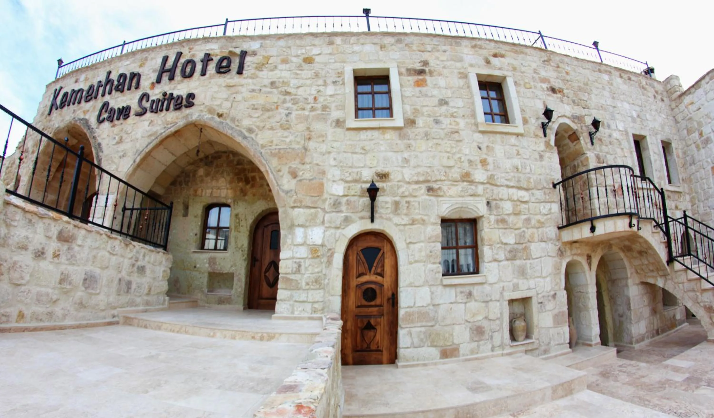 Facade/entrance in Kemerhan Cave Suites