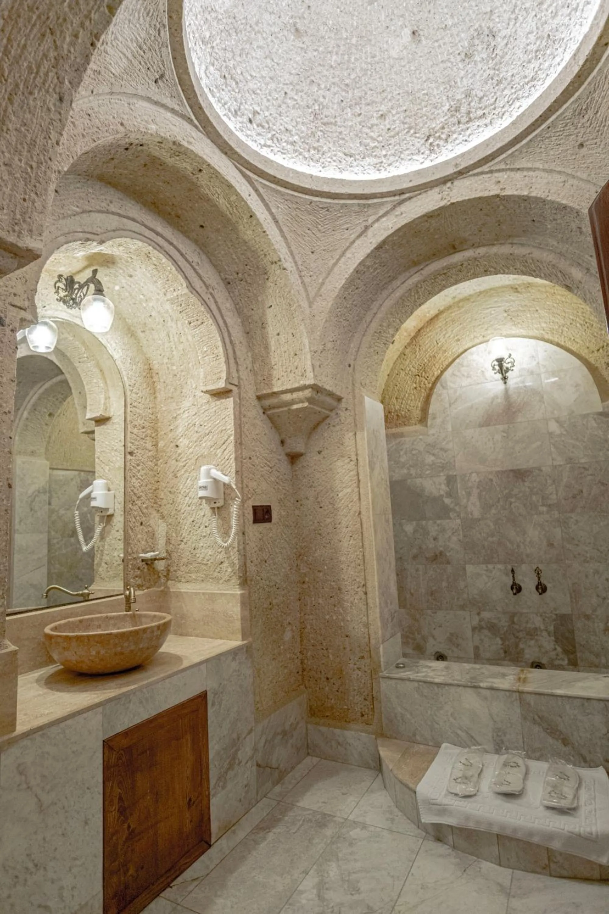 Shower in Kemerhan Cave Suites