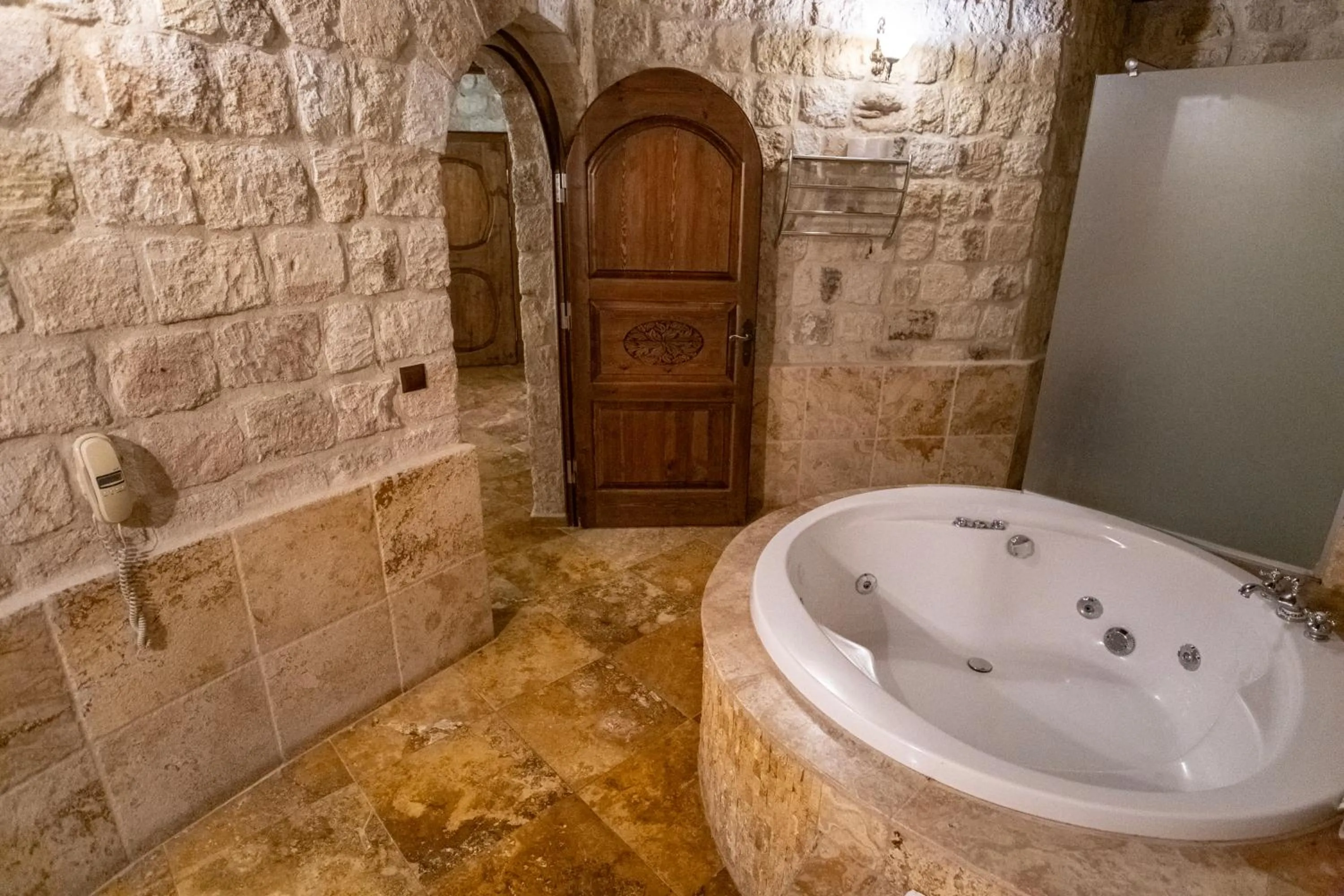 Shower in Kemerhan Cave Suites