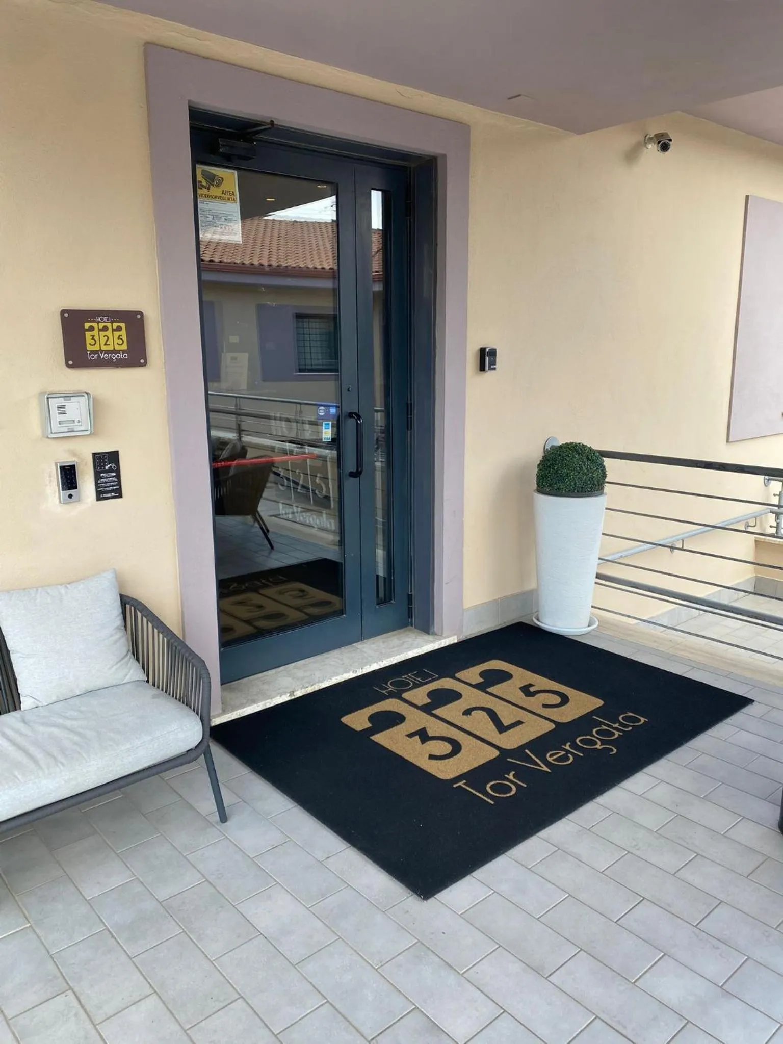 Property building in Hotel 325 Tor Vergata