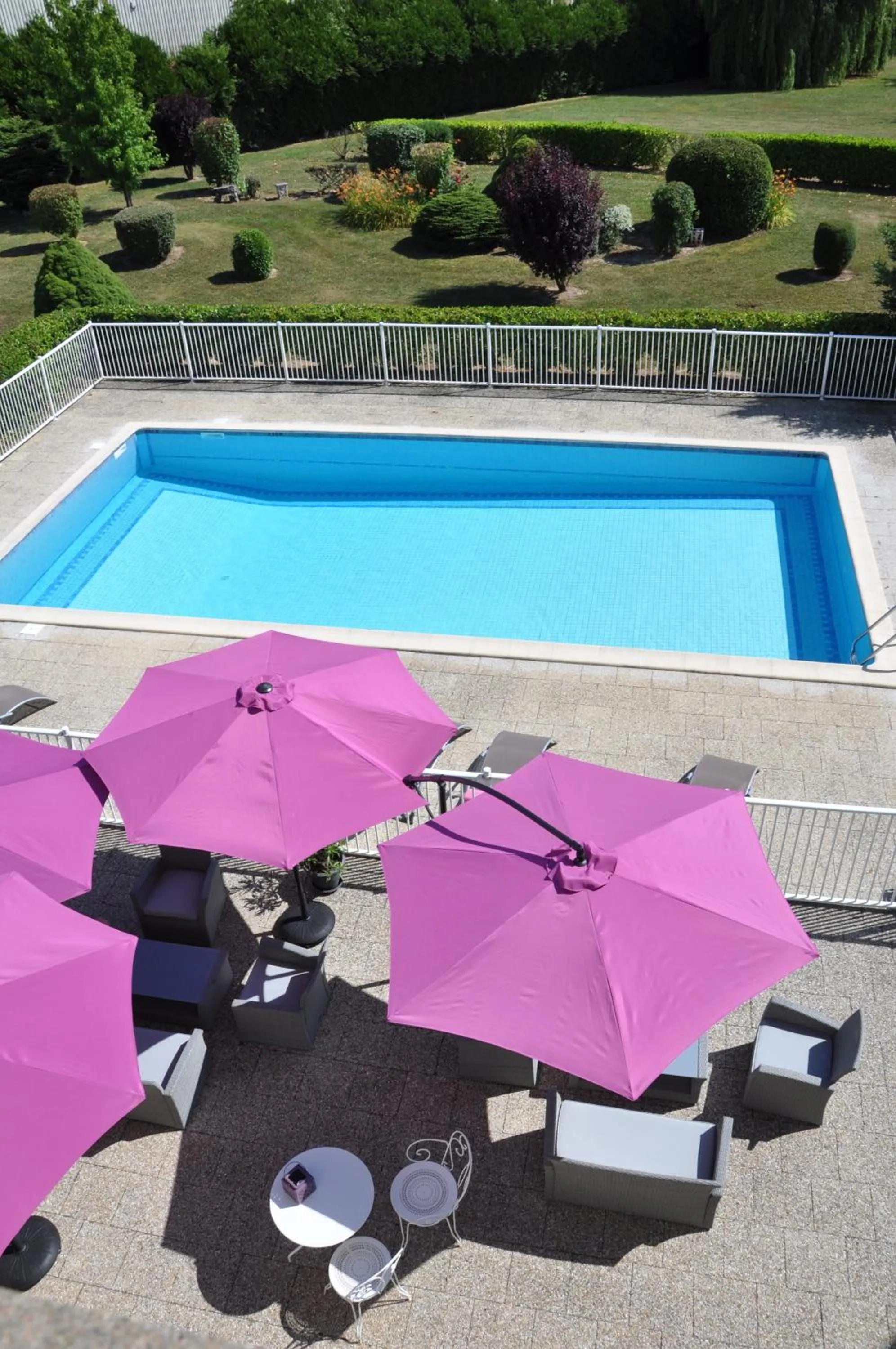 Swimming pool in ibis Styles Gien