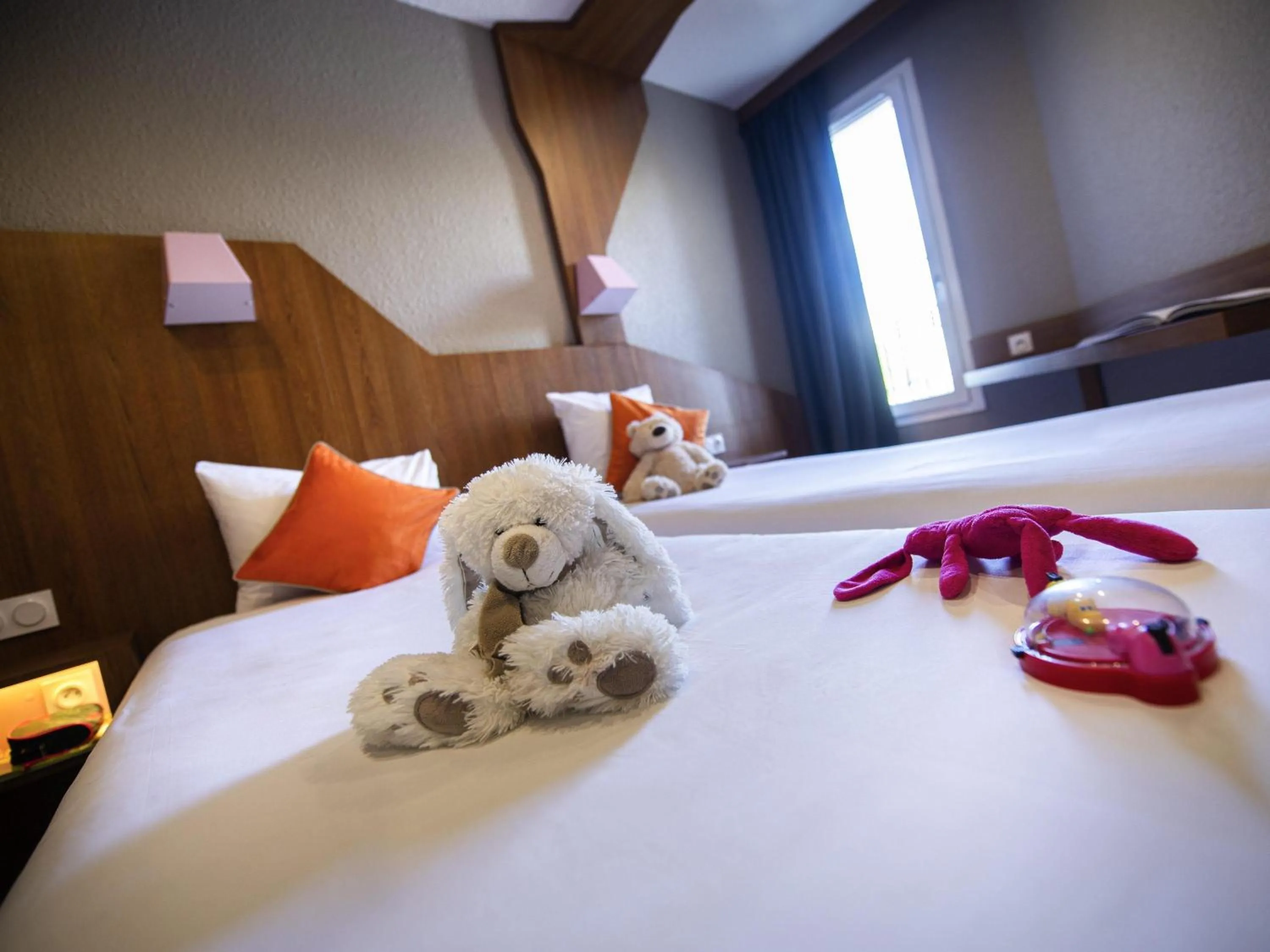 Bedroom, Bed in ibis Styles Gien