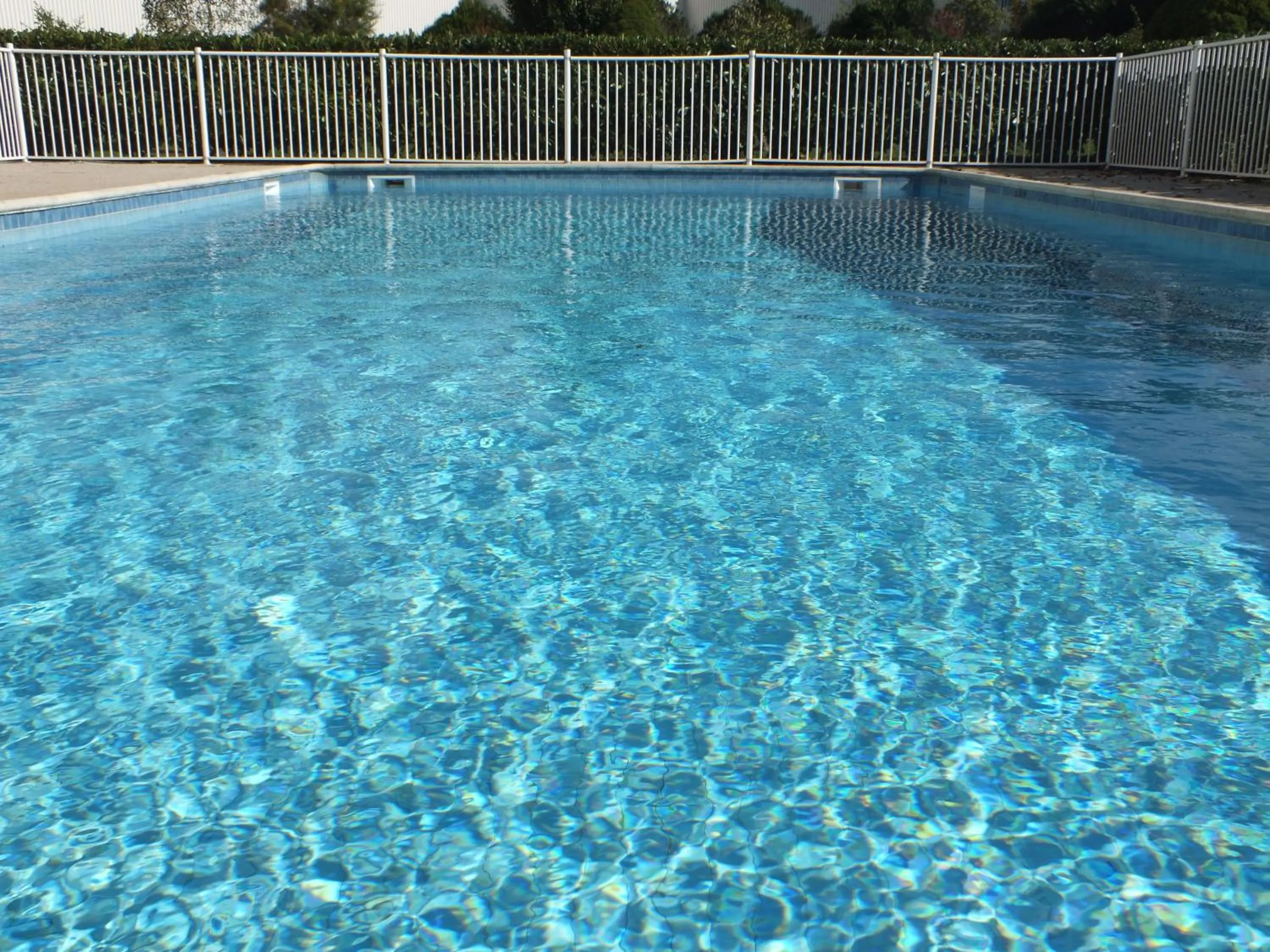 Swimming pool in ibis Styles Gien