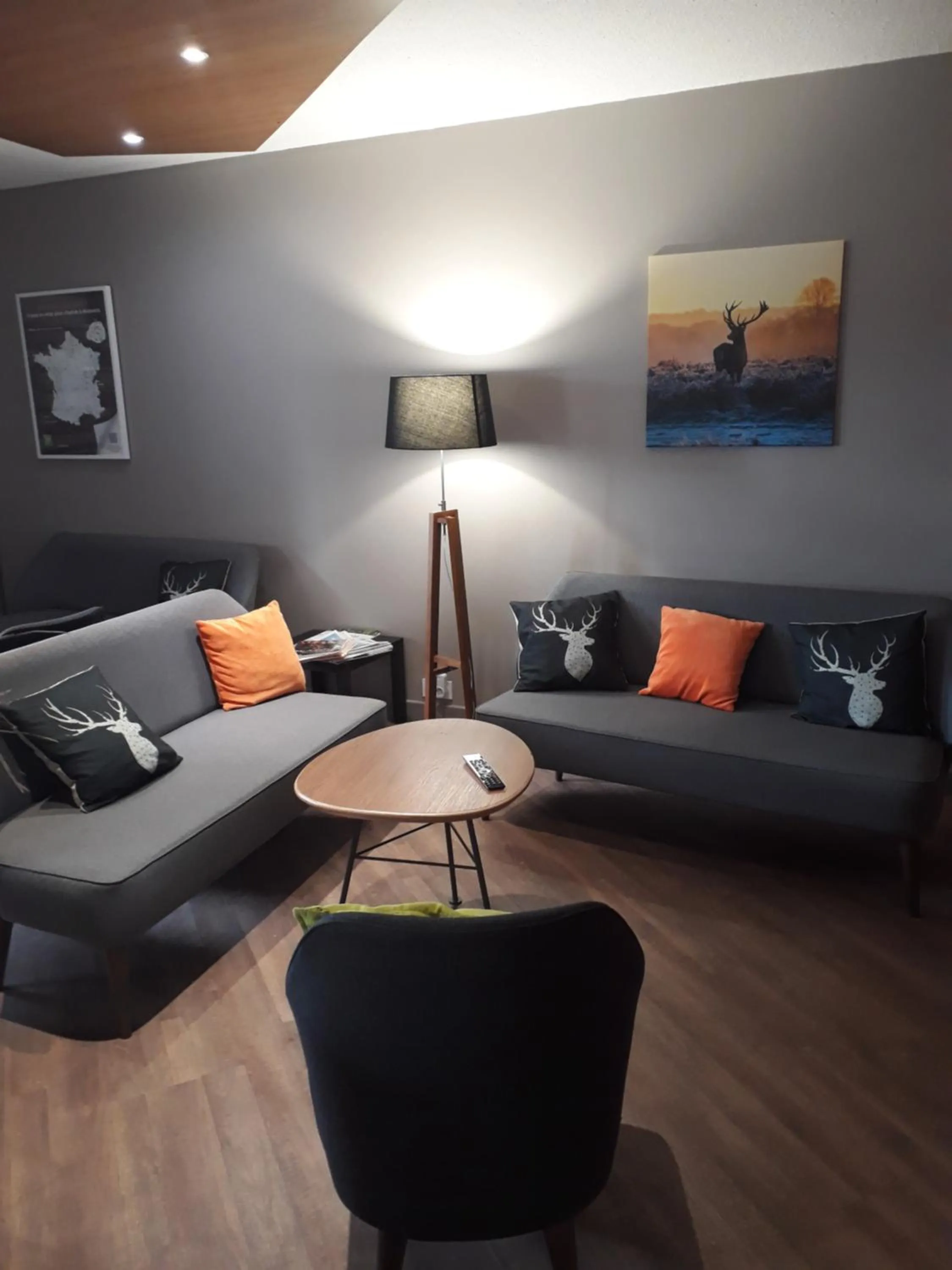 Lounge or bar in ibis Styles Gien