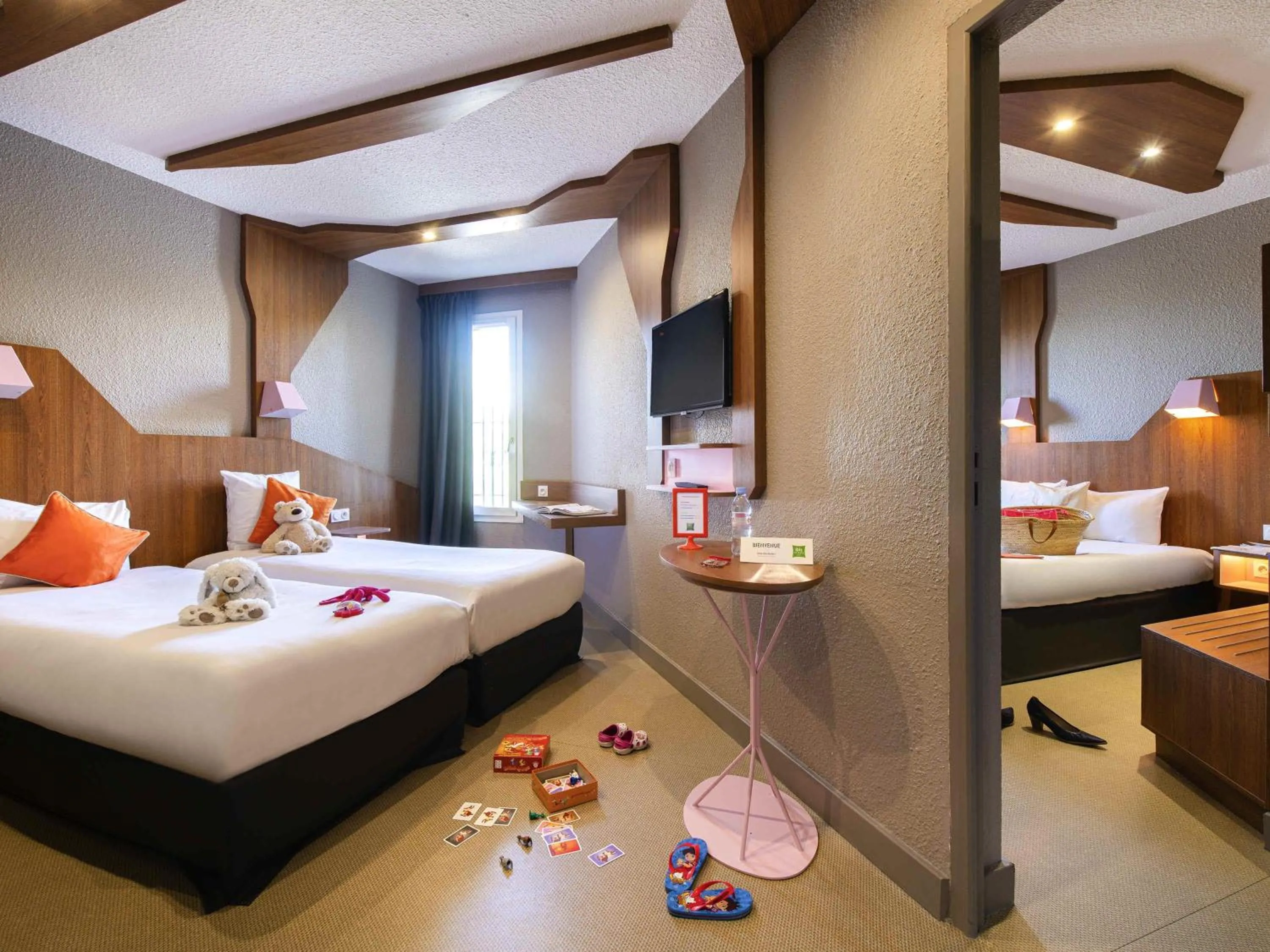 Bedroom, Bed in ibis Styles Gien